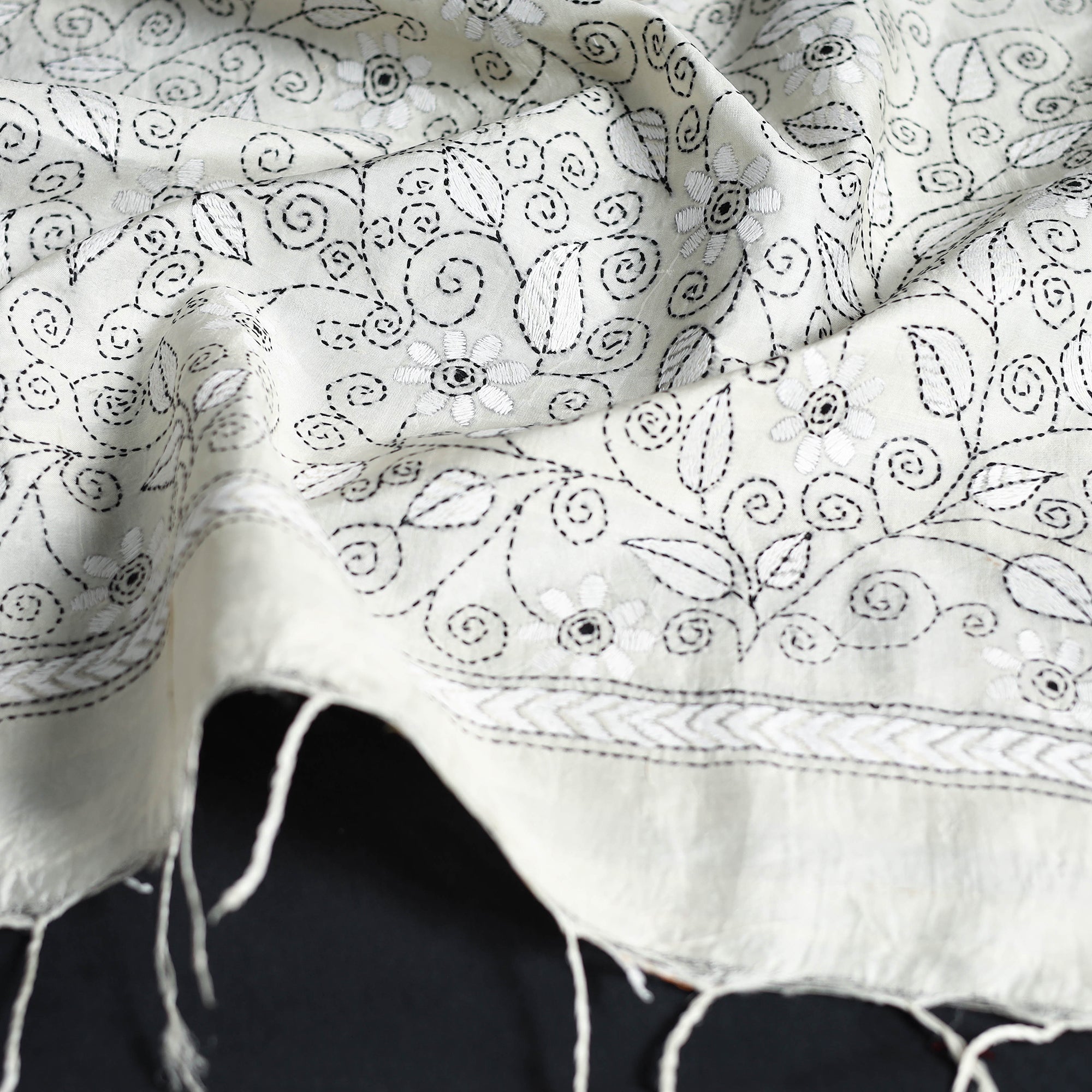 KHUSHBASH - HAPPY LOOM OF EAST Beige - Handloom Desi Tussar Bengal Kantha Work Stole 48 - view 4