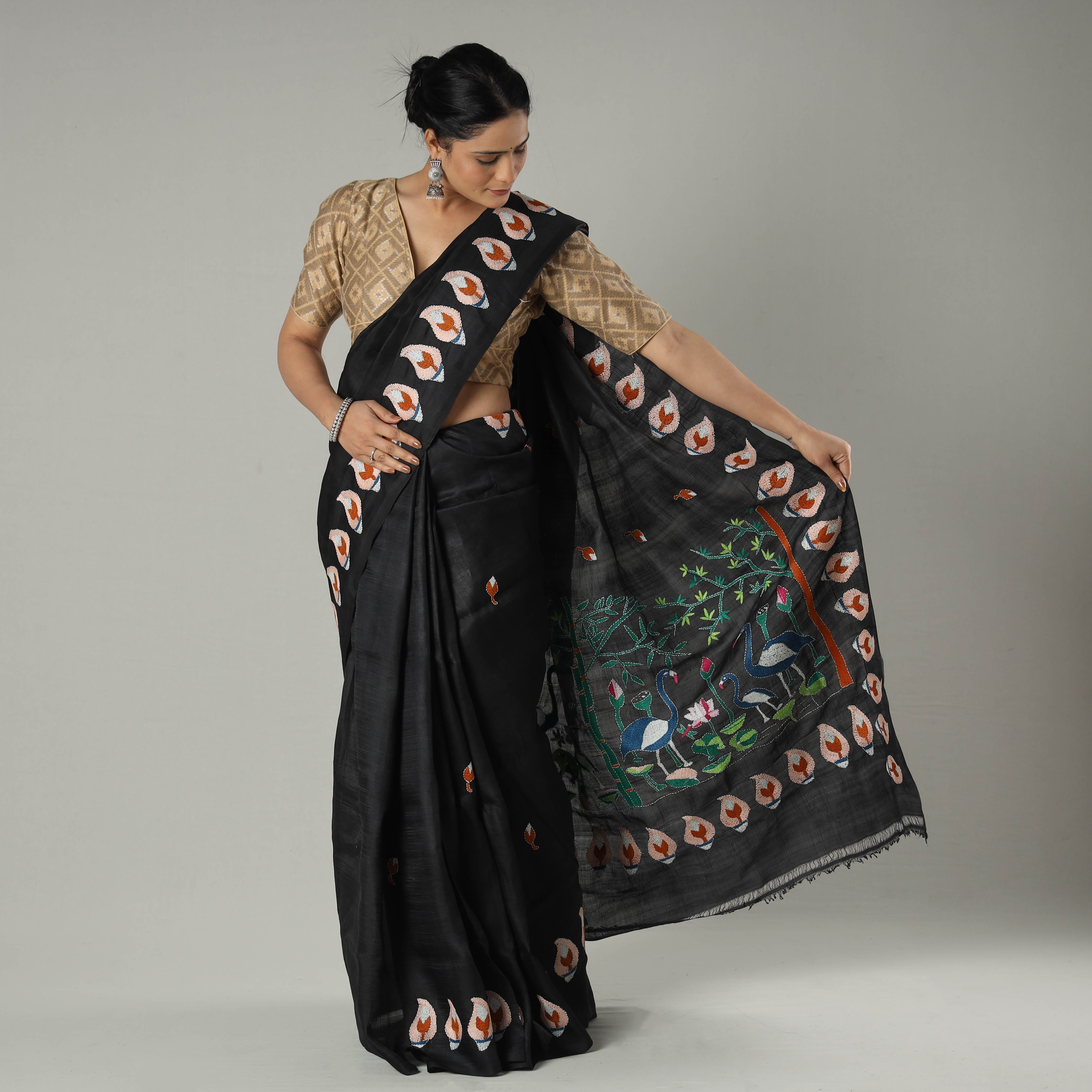 KHUSHBASH - HAPPY LOOM OF EAST Black - Bengal Kantha Embroidery Bishnupuri Silk Handloom Saree