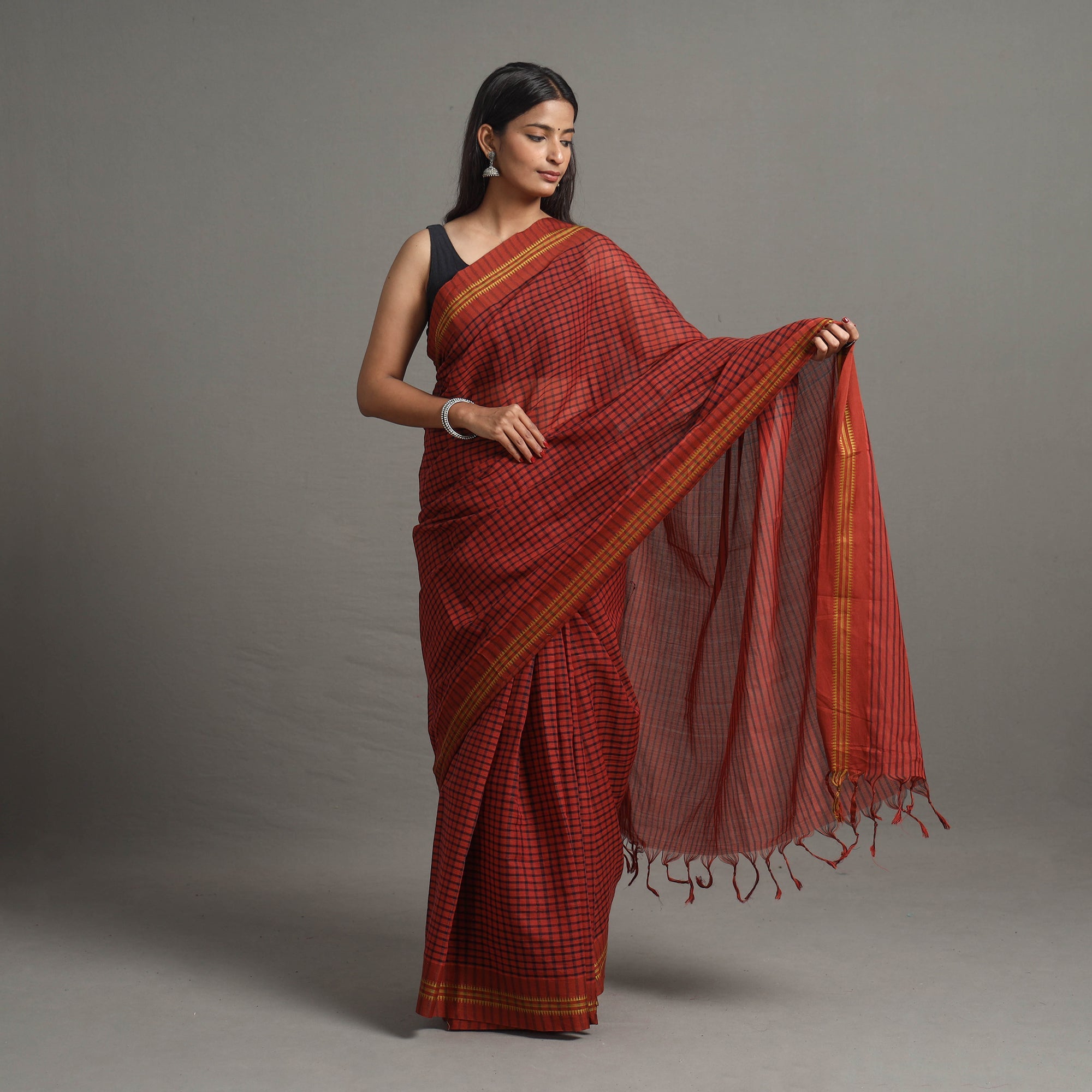 CHITRIKA Narayanpet Small Chequered Dobby Cotton Handloom Saree 111 - view 2