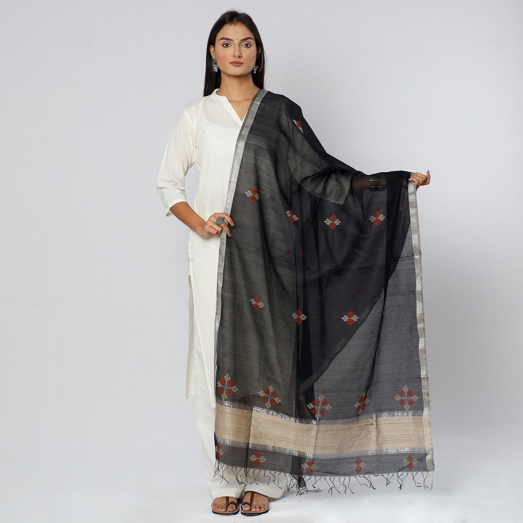 ITOKRI CRAFTS INITIATIVE Black - Gavanti Kasuti Embroidery Handloom Maheshwari Silk Dupatta