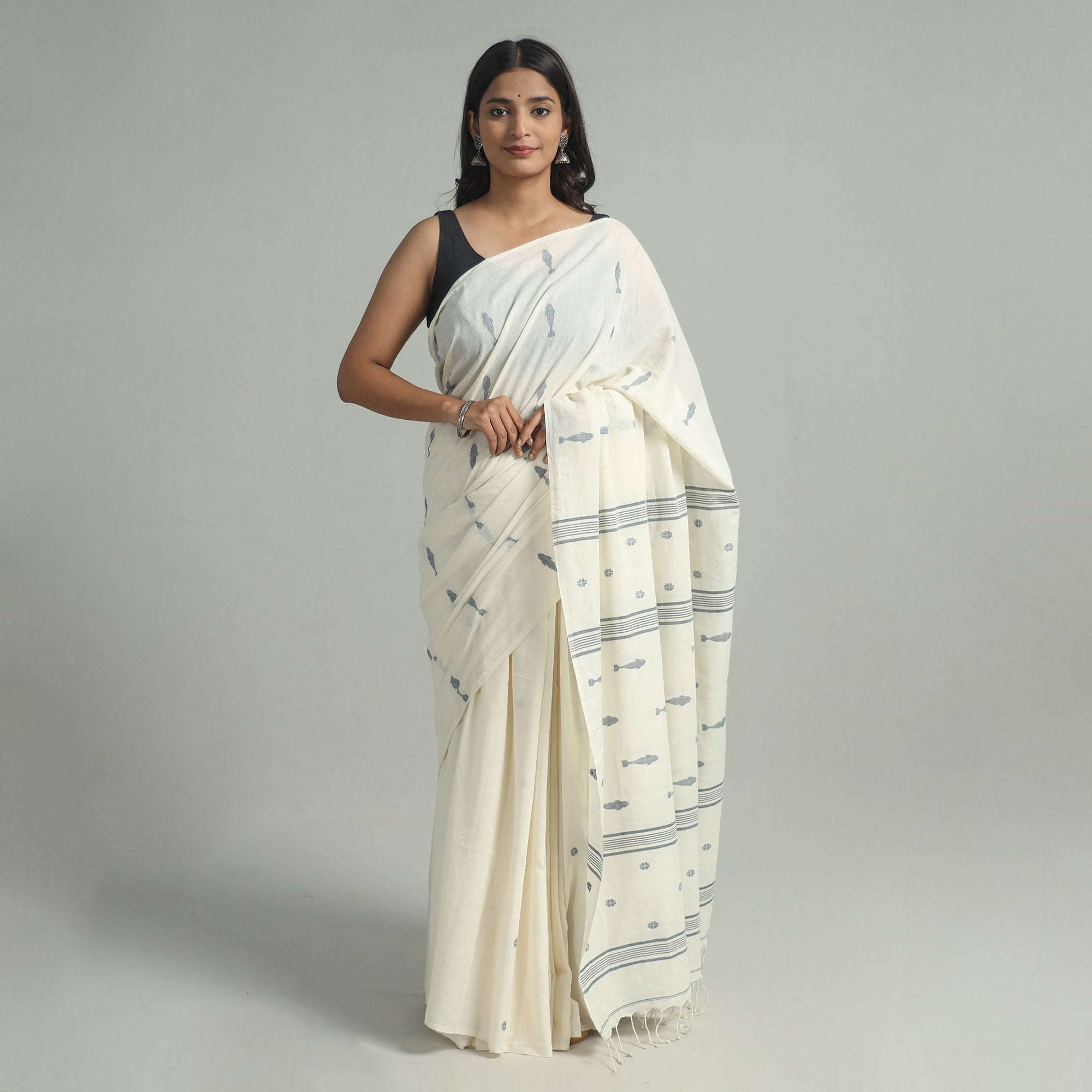 SASHA Beige - Handloom Cotton Phulia Jamdani Saree with Tassels 05