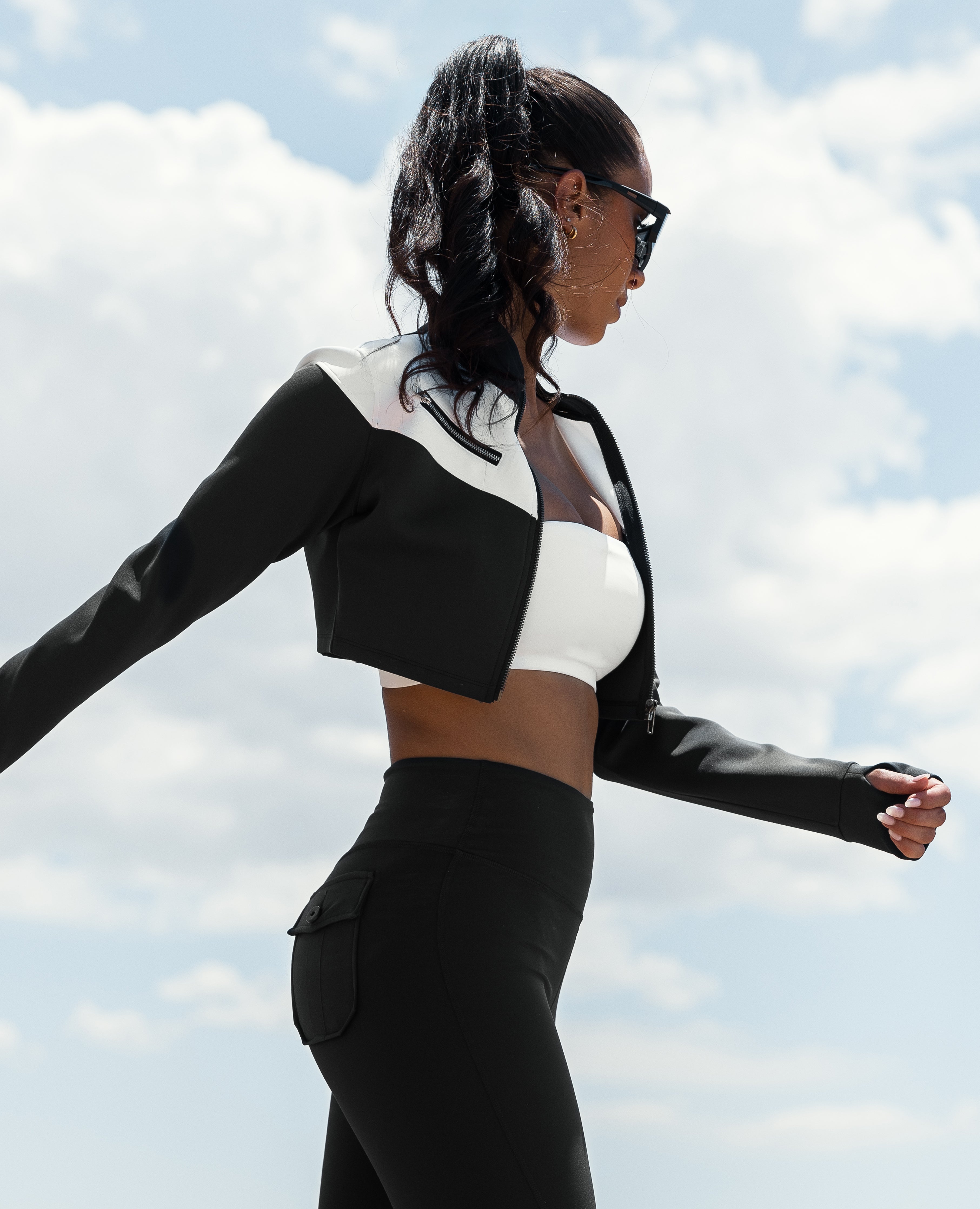 FIRM ABS Vivid Fit Crop Jacket - Black and White - view 3