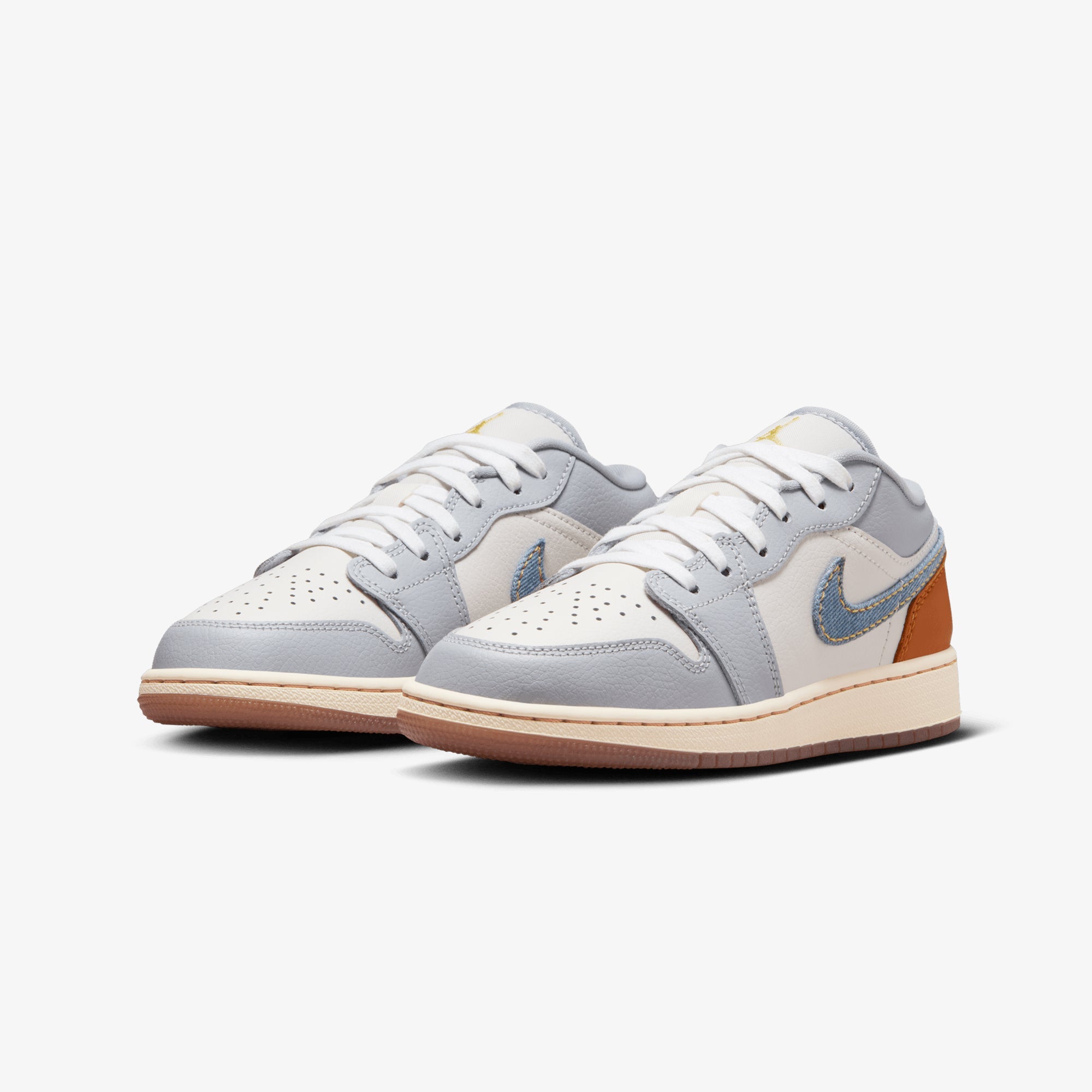Jordan | AIR JORDAN 1 LOW SE (GS) { PHANTOM/LT ARMORY BLUE-COCONUT MILK