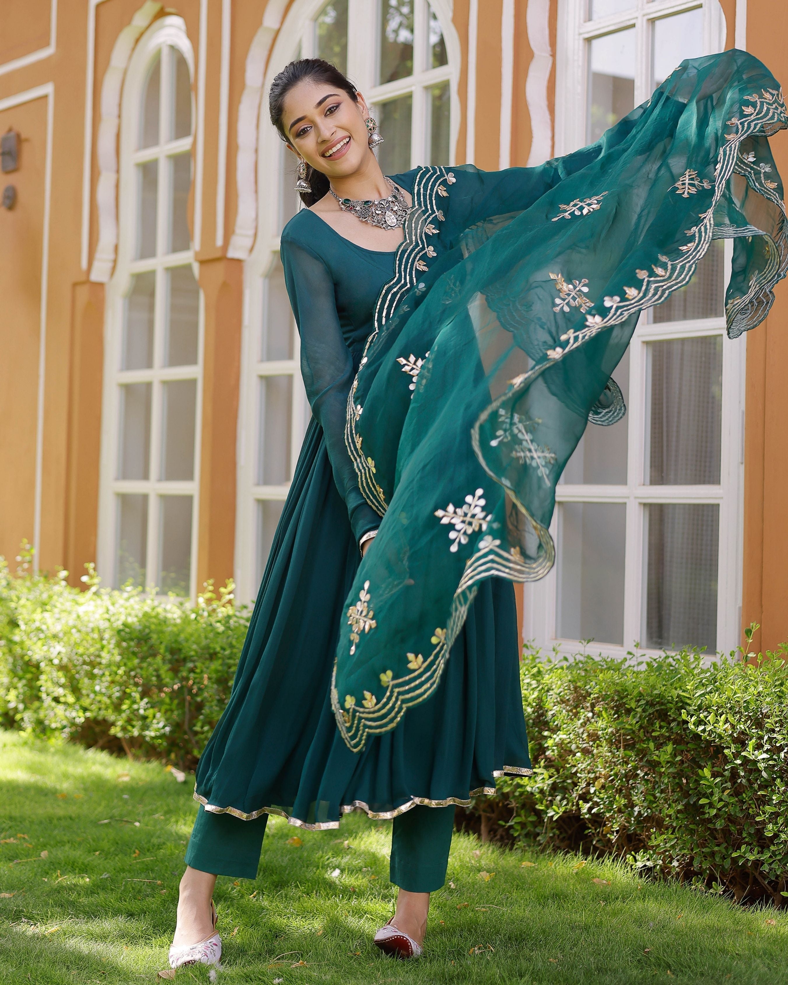 Aachho Odika Gotapatti Goergette Suit Set