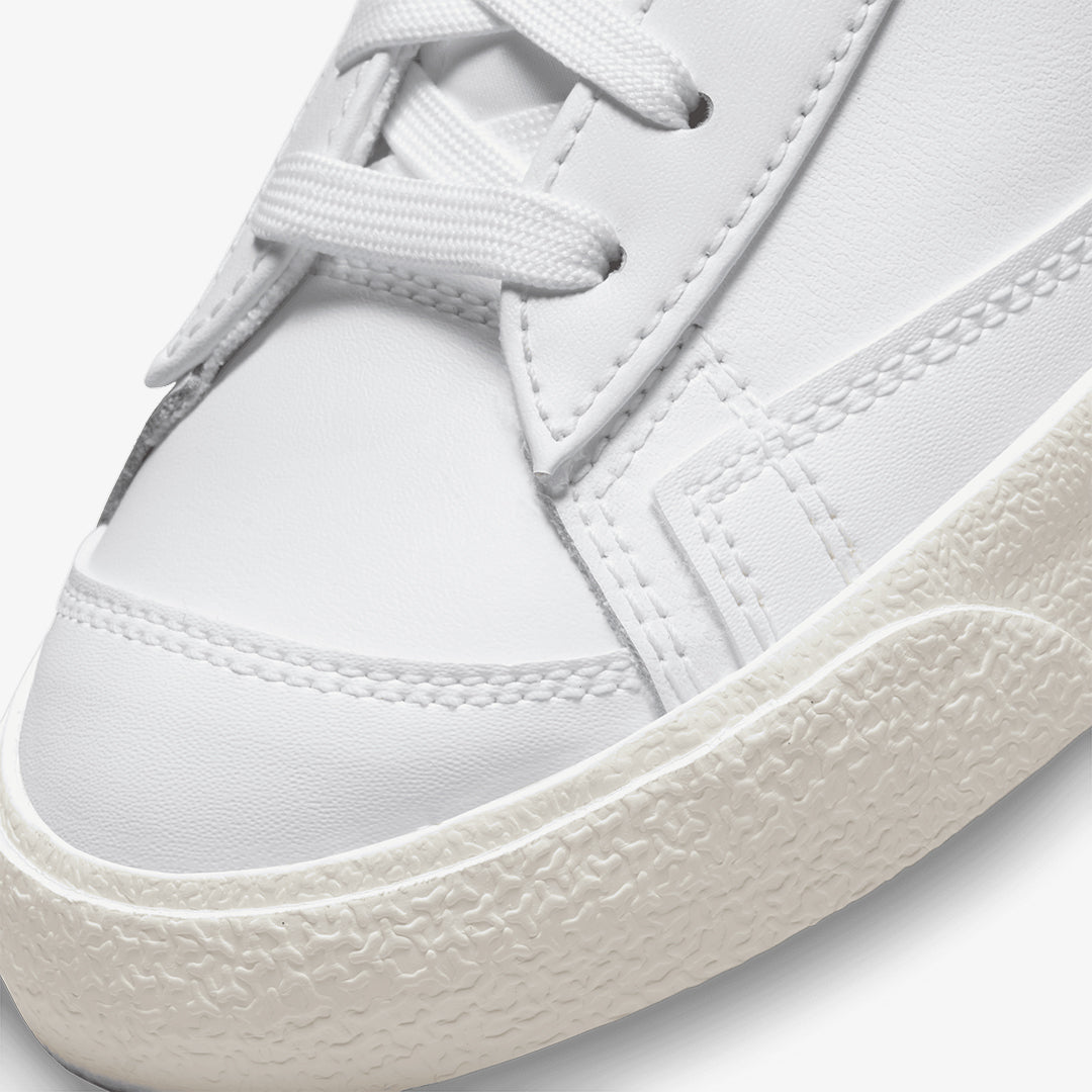 Nike | BLAZER MID '77 ESS { WHITE/METALLIC SILVER - view 3