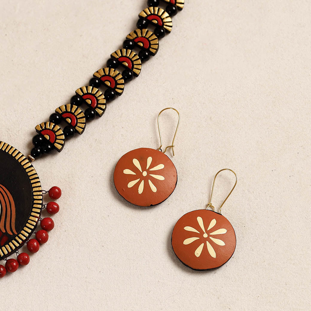 KHUSHBASH - HAPPY LOOM OF EAST Bishnupur Handpainted Terracotta Necklace Set - view 3