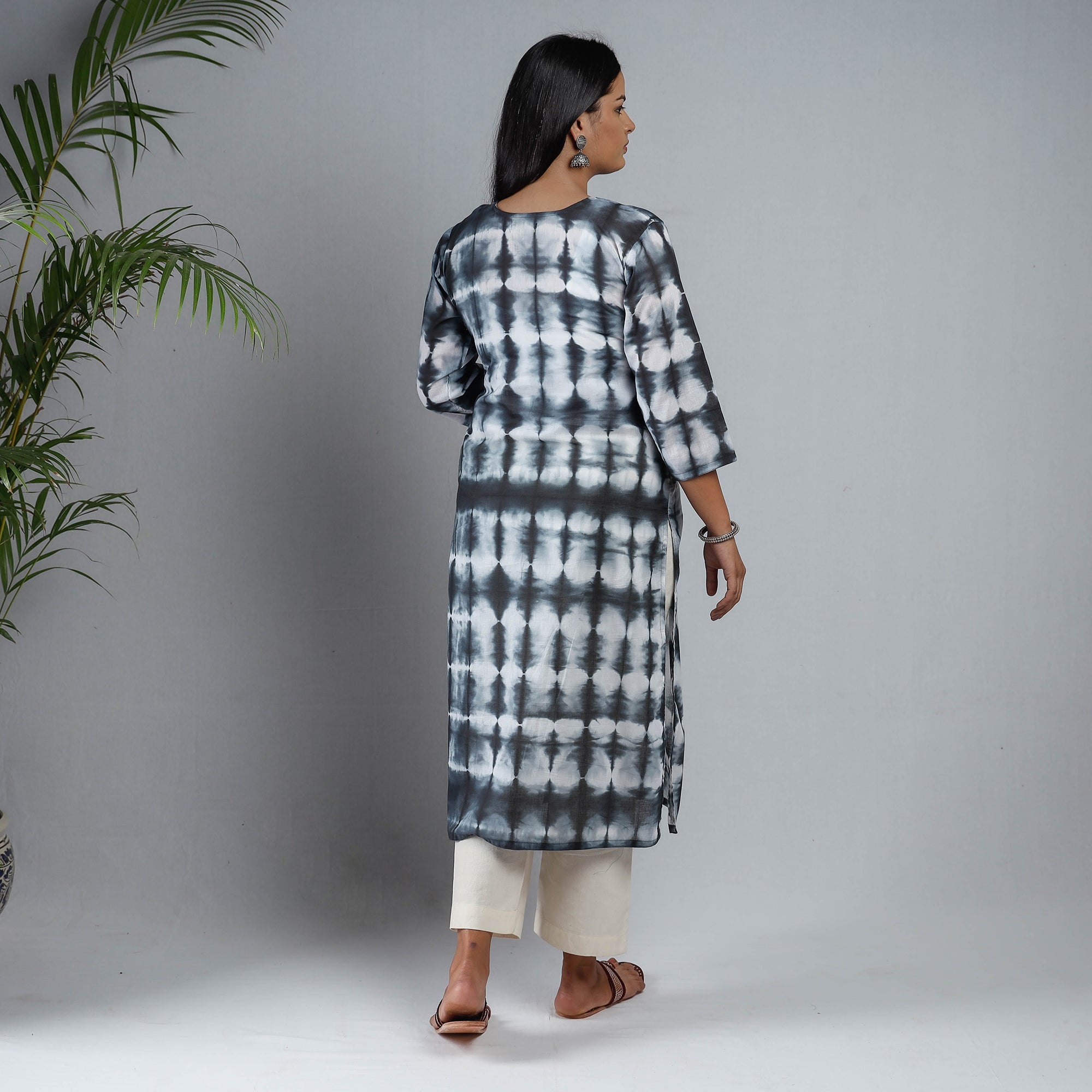 ITOKRI CASUALS Black & White - Shibori Tie-Dye Mul Cotton Long Kurta - view 6