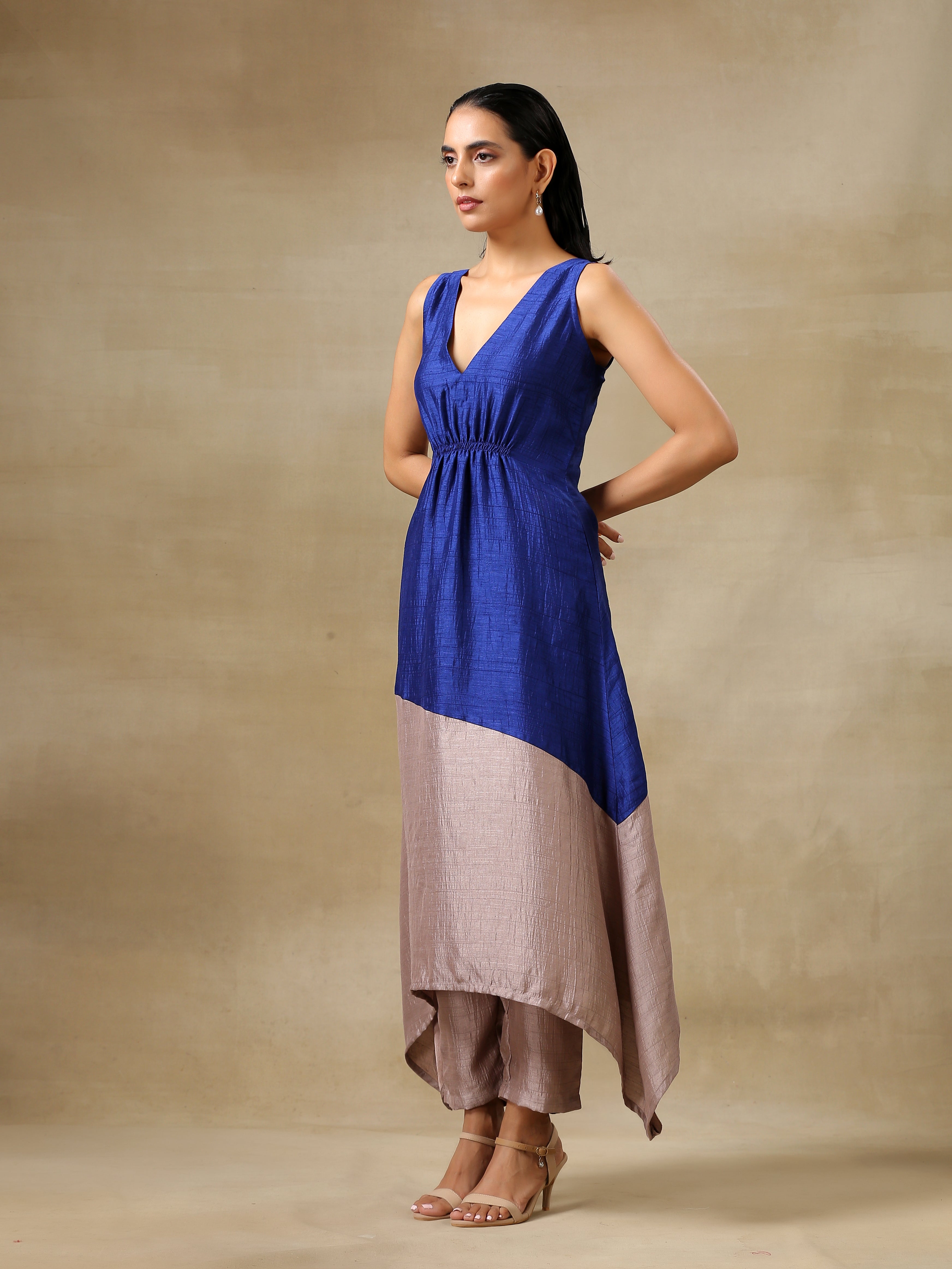 Blue and Grey Textured Silk Sleeveless Round Hemline Kurta Pant Set | Relove - view 8