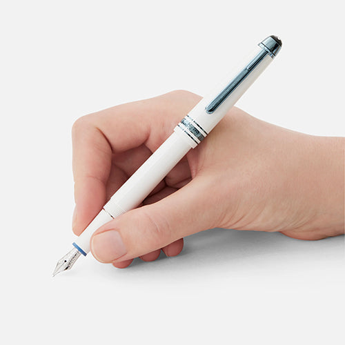 Montblanc Meisterstück Glacier Classique Fountain Pen White - view 2