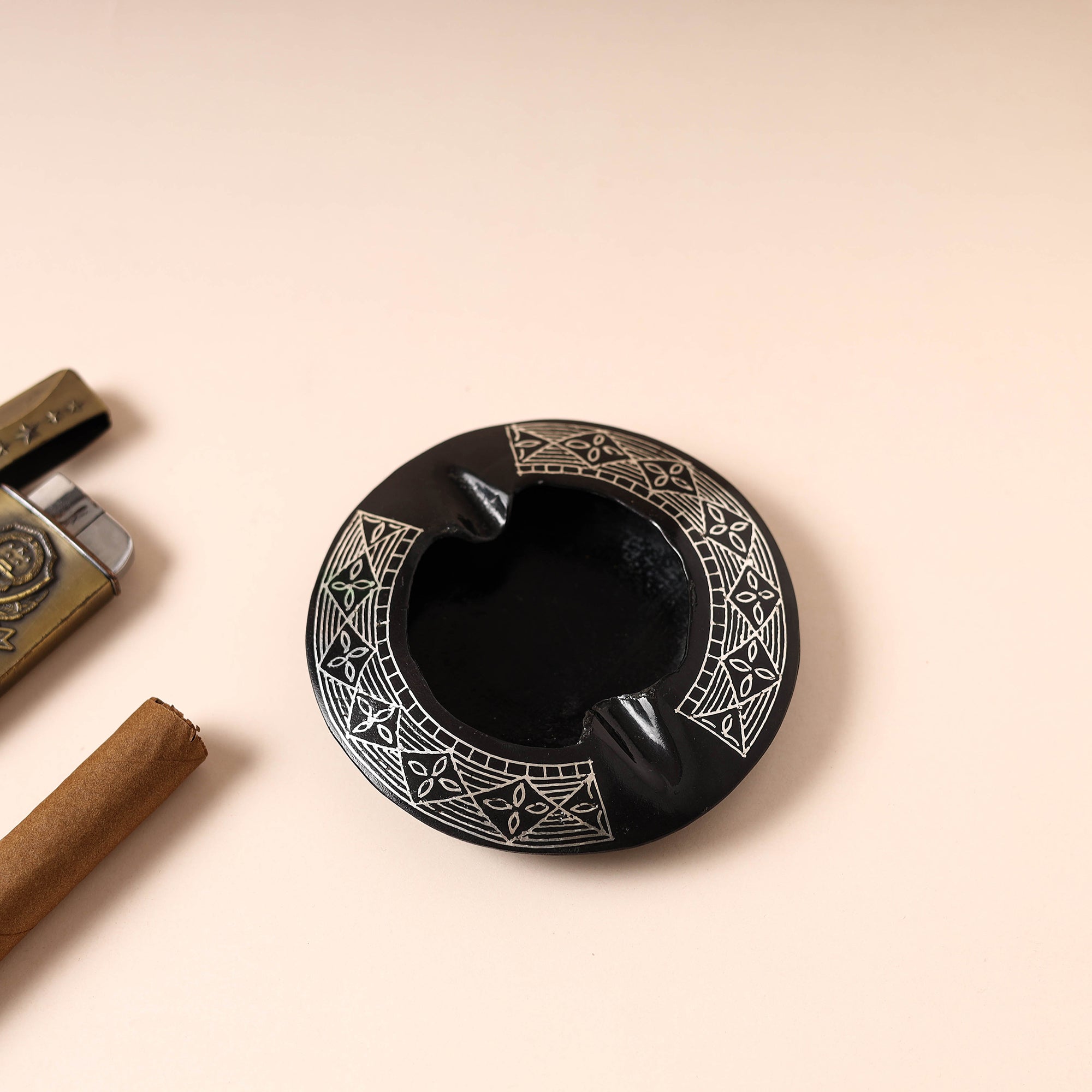 ITOKRI CRAFTS INITIATIVE Bidri Work Pure Silver Inlay Ashtray 02