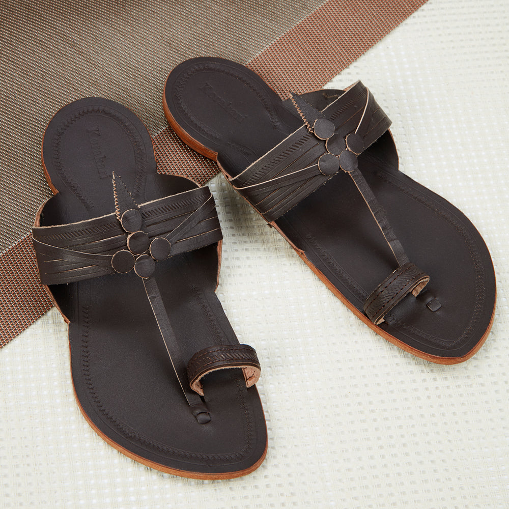 KORAKARI Brown Handstitched Leather Kolhapuri Men Slipper