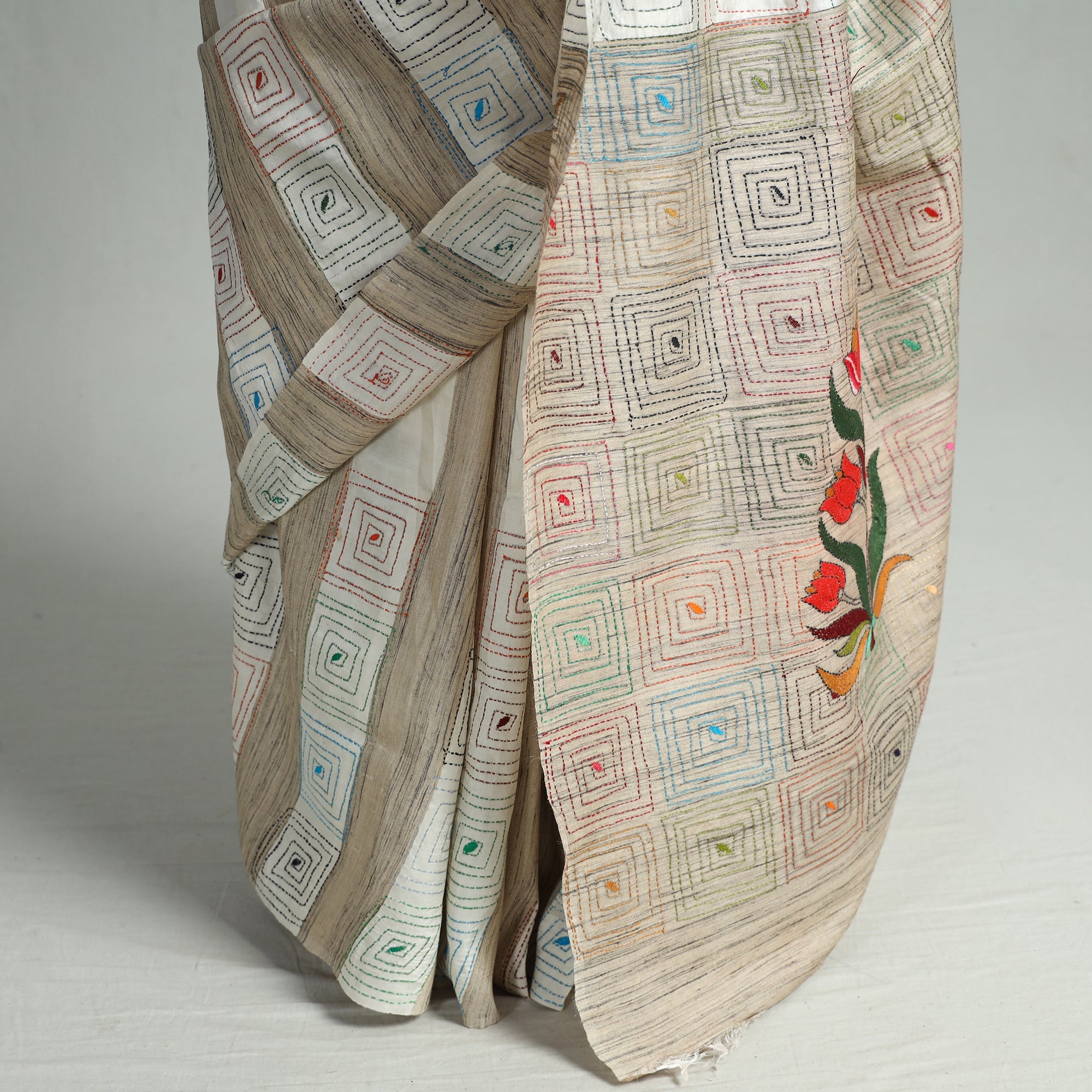 KHUSHBASH - HAPPY LOOM OF EAST Beige - Bengal Kantha Hand Embroidery Pure Ghicha Silk Handloom Saree 135 - view 6