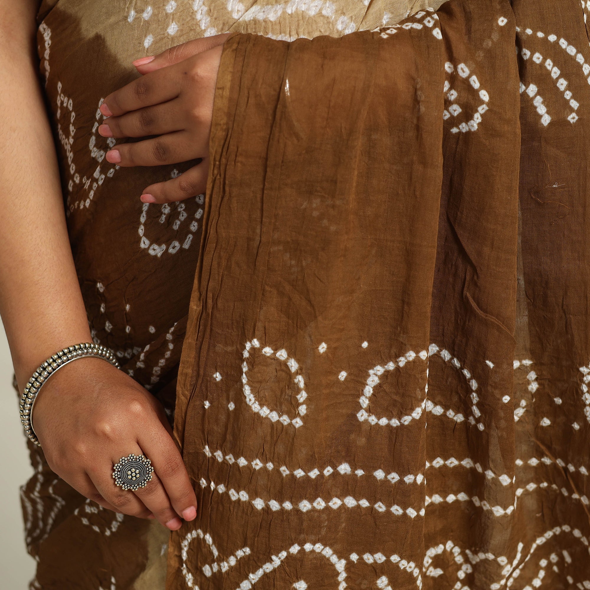 KACHCHH JI CHHAAP Brown - Kutch Bandhani Tie-Dye Cotton Saree with Blouse Piece - view 5