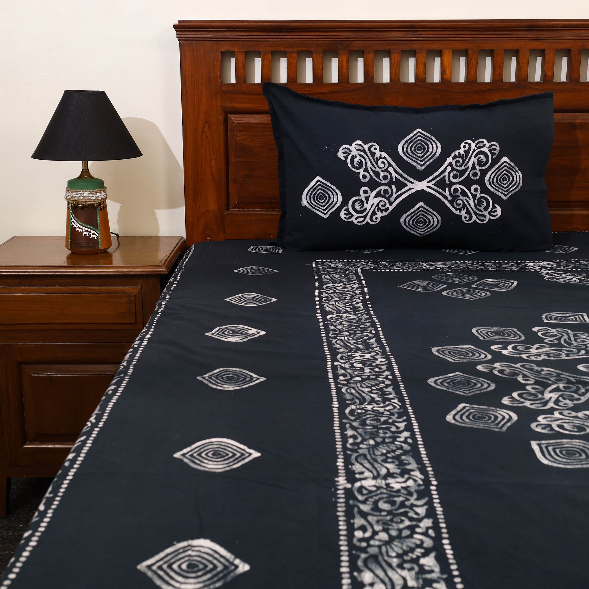 BATIK BY MD. SHARIFF Black - Cotton Double Hand Batik Print Bed Sheet Set 04 - view 4