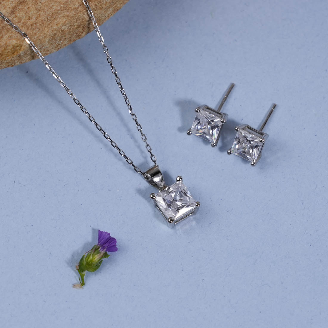Prinjal Jewellers Square Diamond Pendant Set For Women