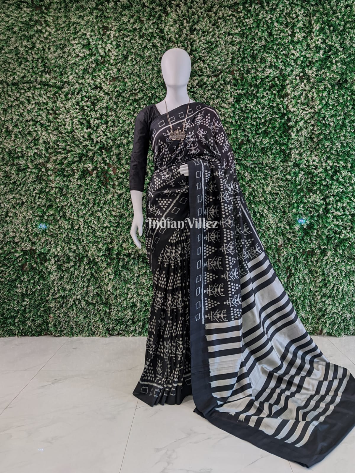 IndianVillèz Black White Tribal Jhoti Contemporary Silk Saree