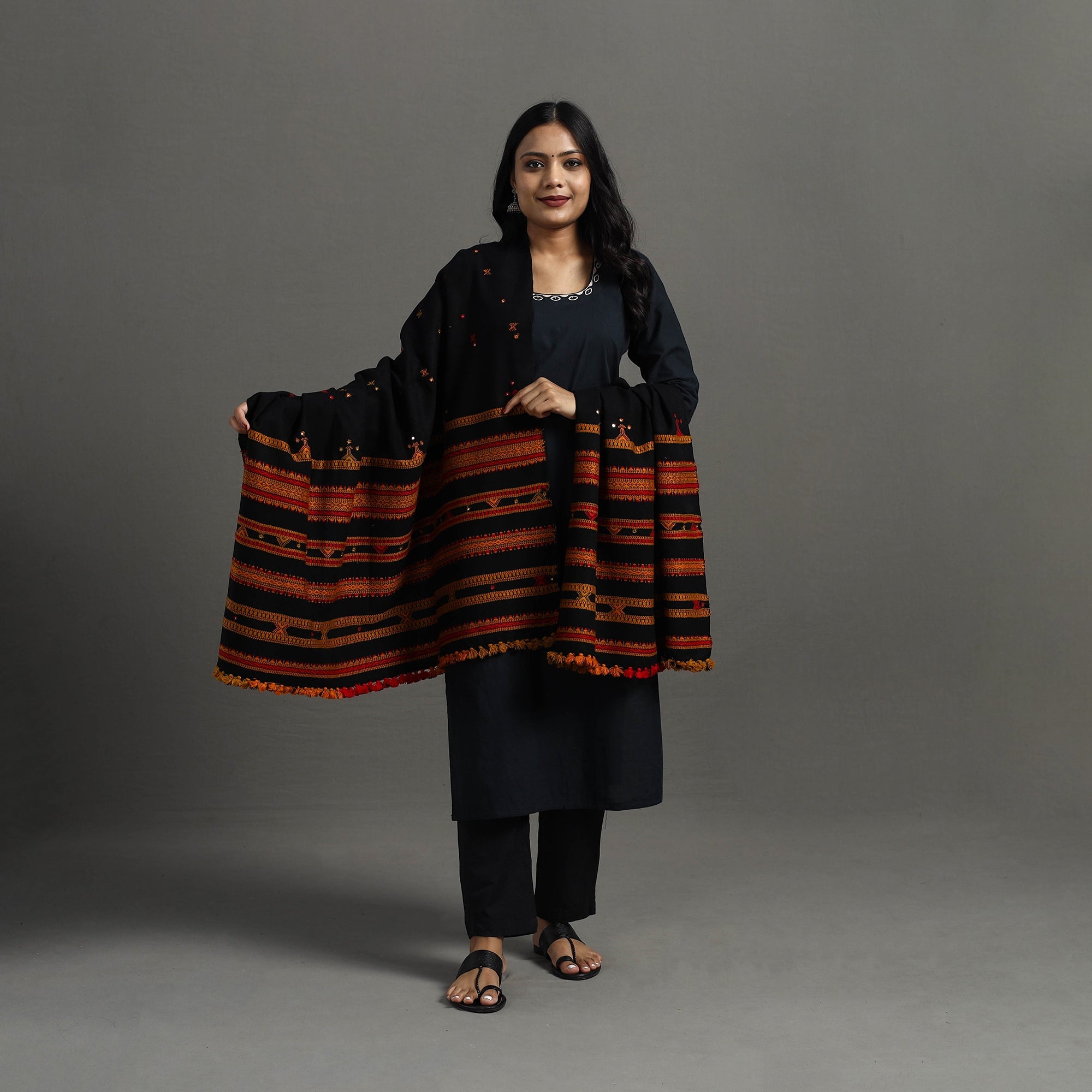 VANKAR BHIMJI KANJI Black - Kutch Handwoven Mirror Work Woollen Shawl 93 - view 2