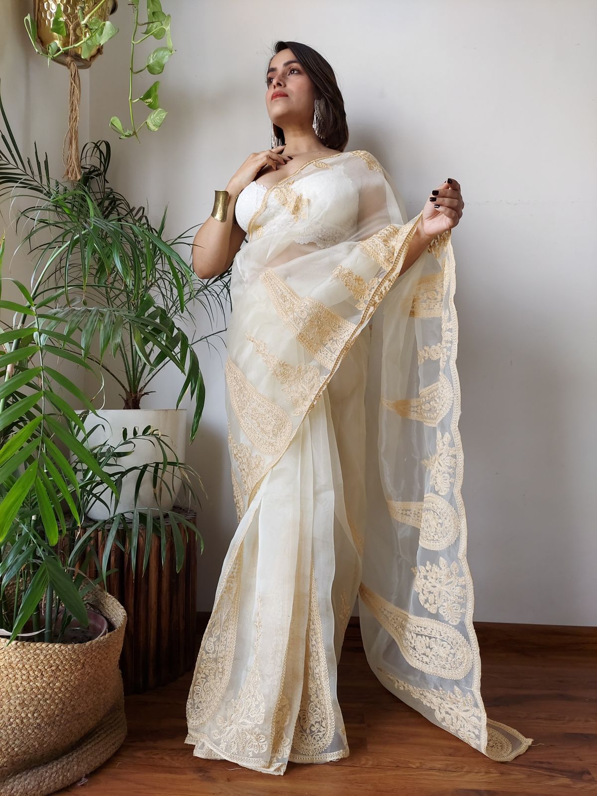 ClothsVilla Off White Semi-Pure Organza Saree with Exquisite Lucknowi Work & Matching Blouse