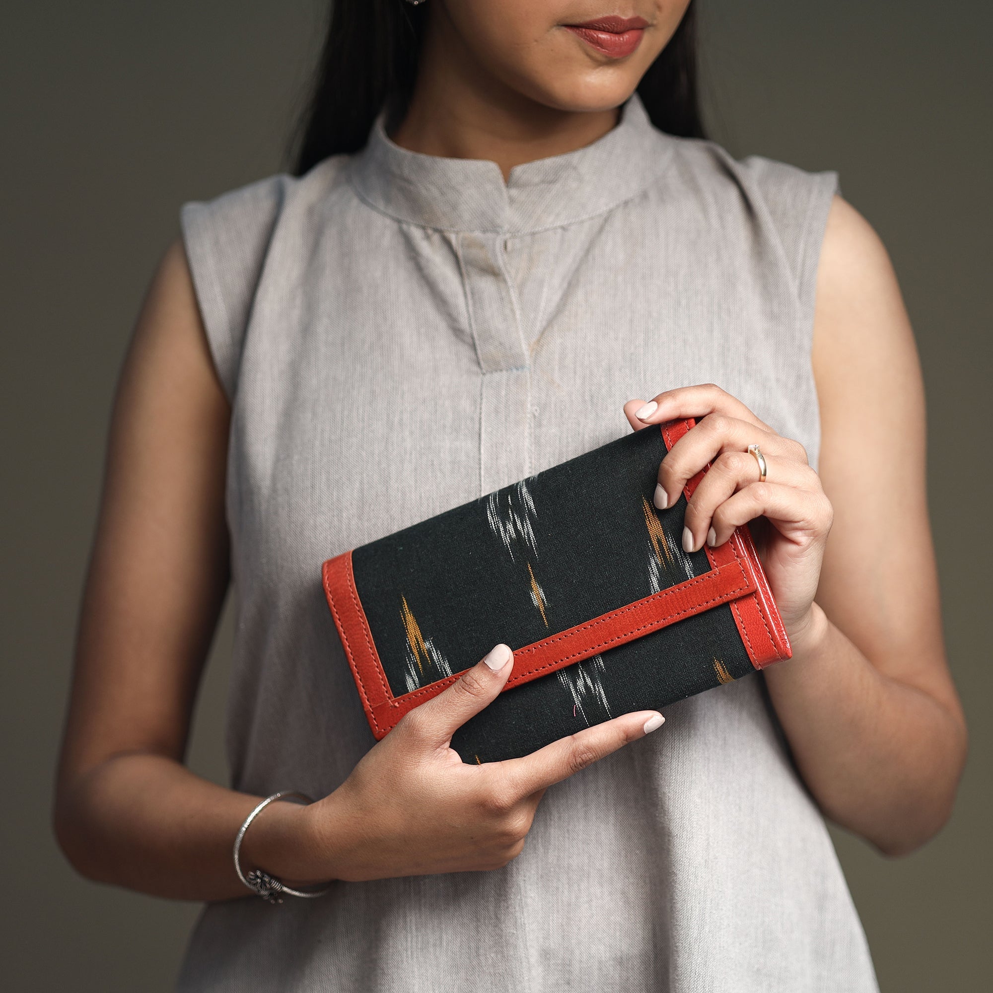 ASALKAAR Black - Handcrafted Ikat Weave Leather Wallet