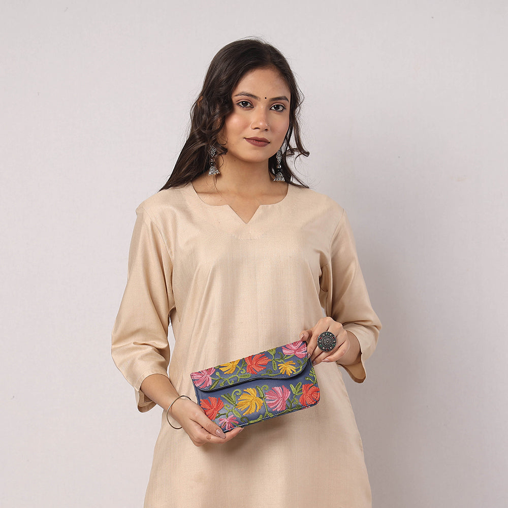 ITOKRI CRAFTS INITIATIVE Blue - Chain Stitch Crewel Hand Embroidery Leather Wallet