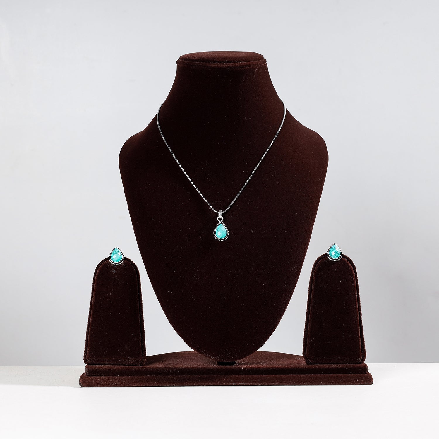 WHITE RIVER STORIES Antique Silver Finish Oxidised Brass Base Stone Work Necklace Set