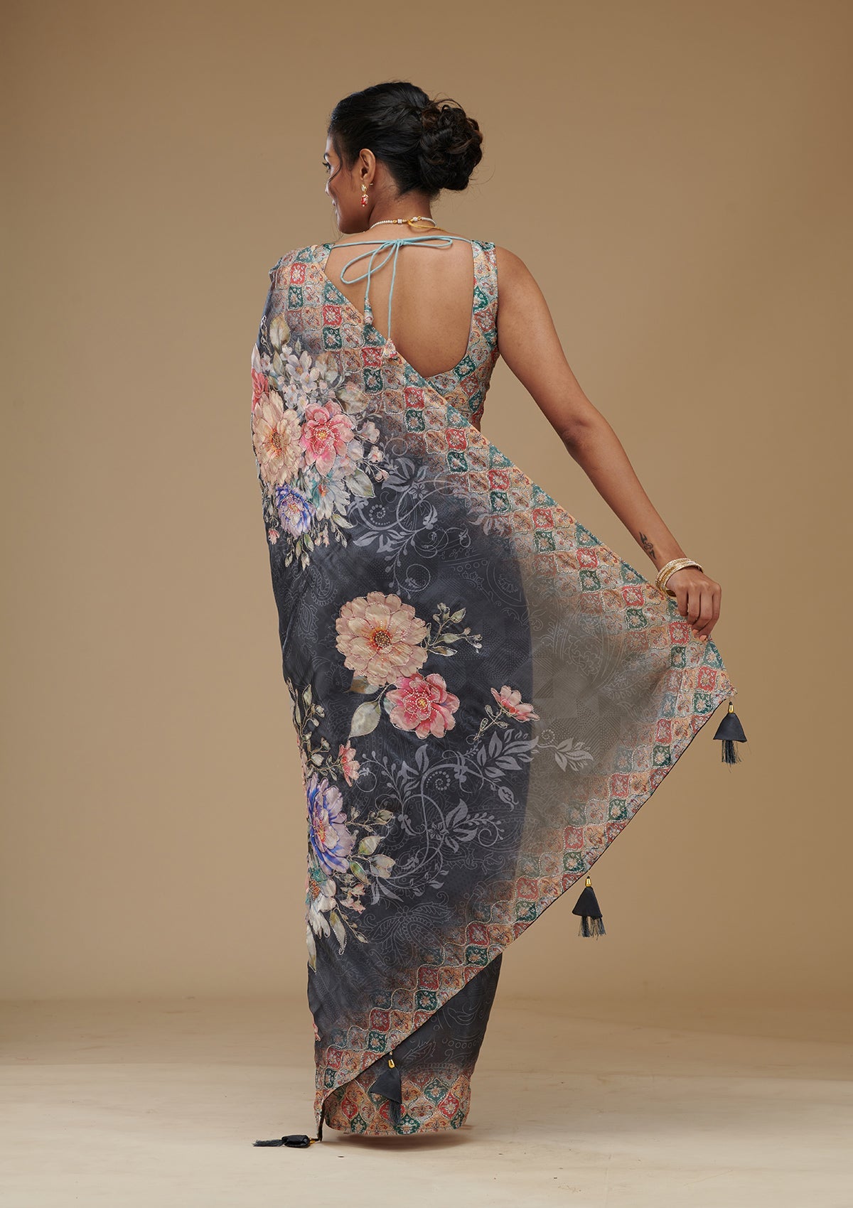 Koskii Grey Printed Tissue Saree – Women's - view 2