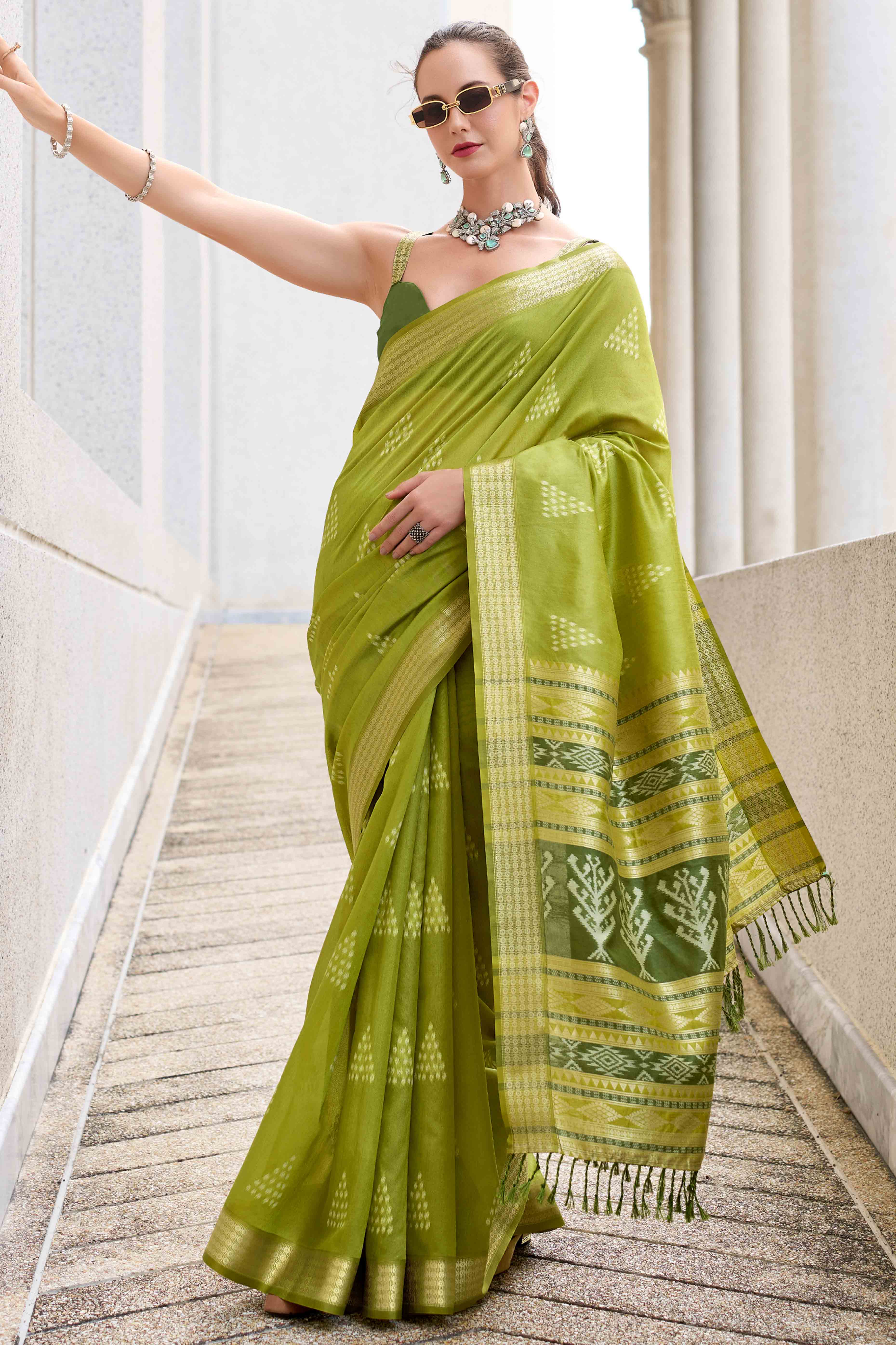 Green sarees – BlackTree green-ikkat-woven-rayon-silk-saree – Women's