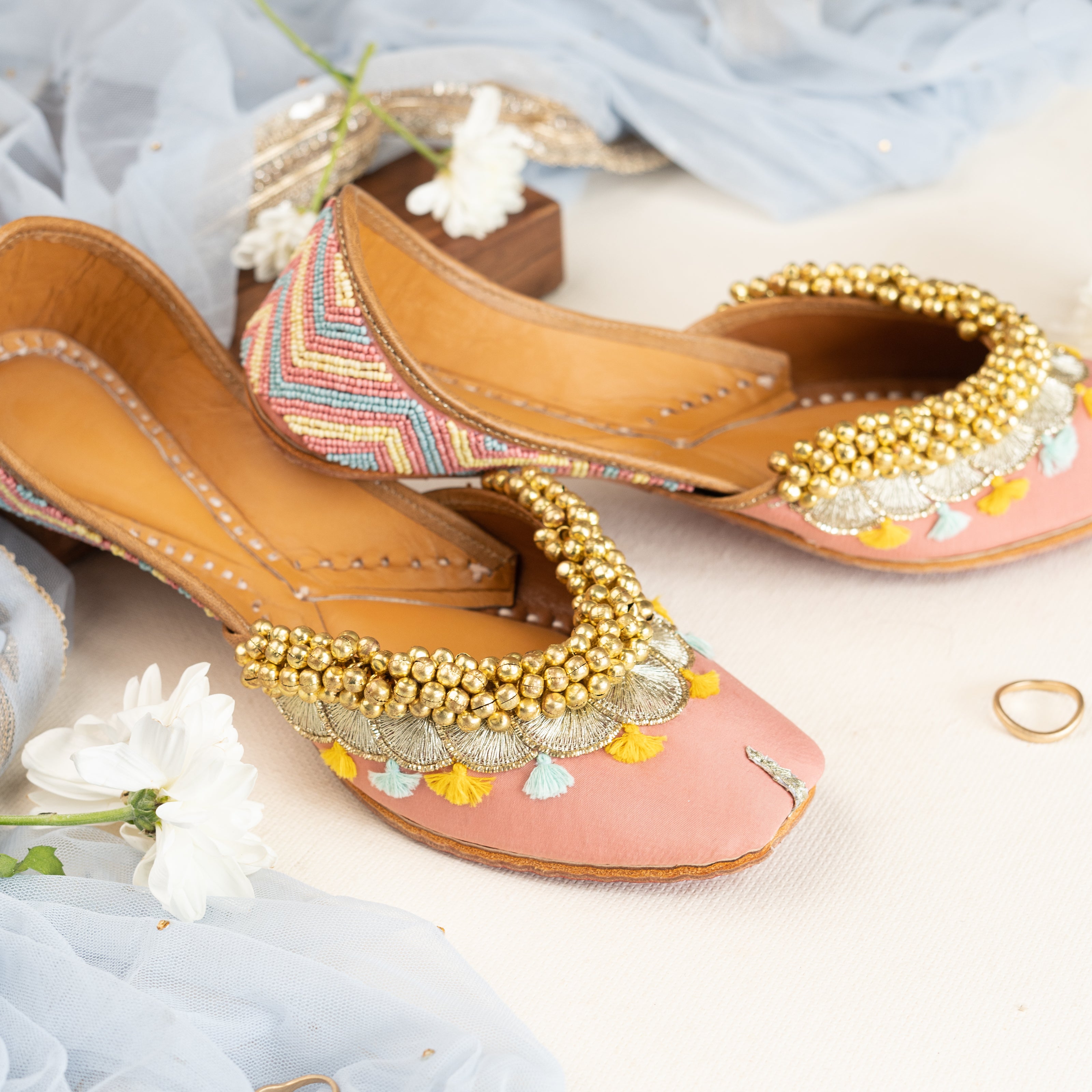 BlackTree Pink Embroidered Ghungroo Jutti