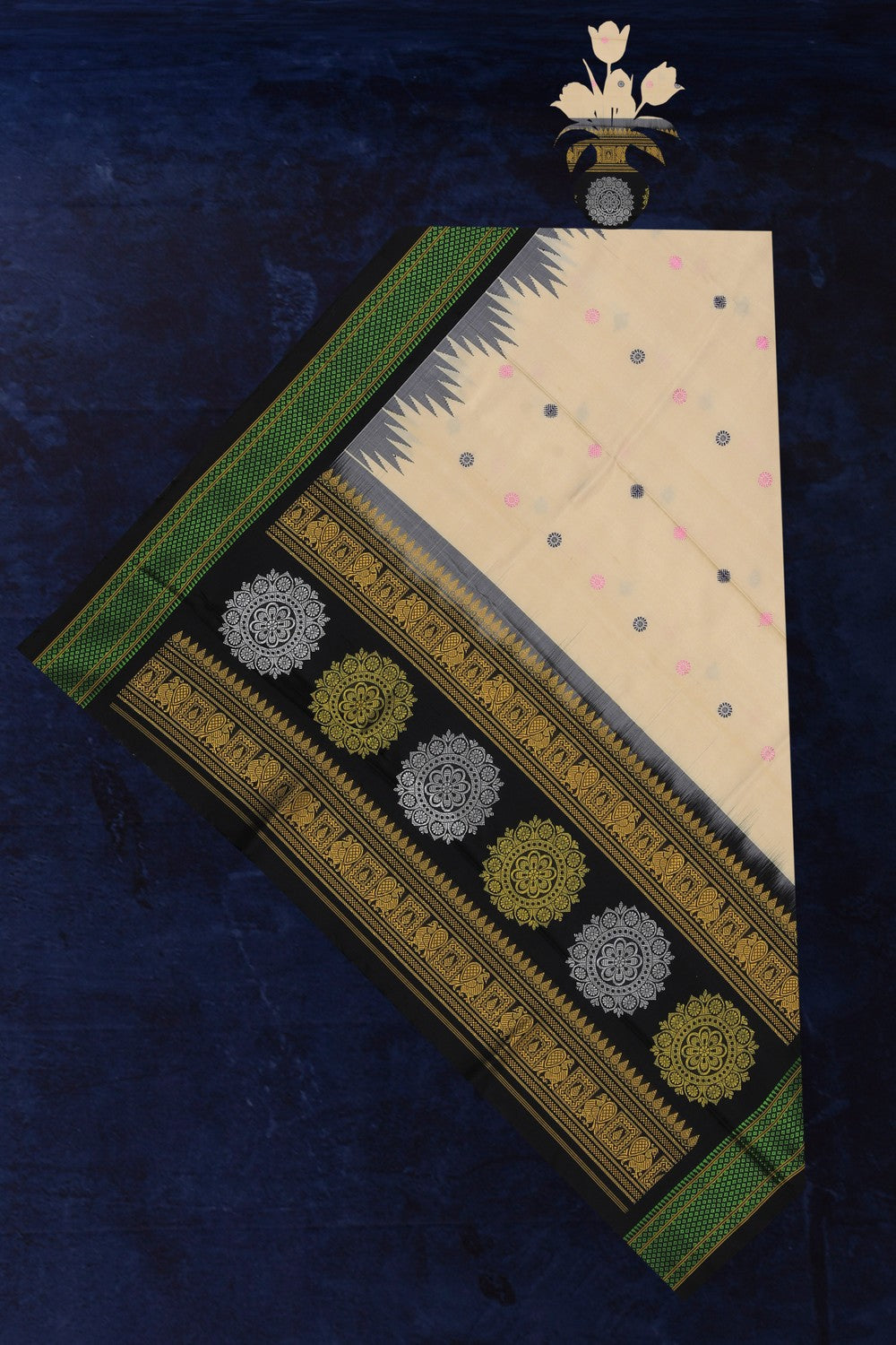 Kalanjali Gadwal Silk Beige Dupatta