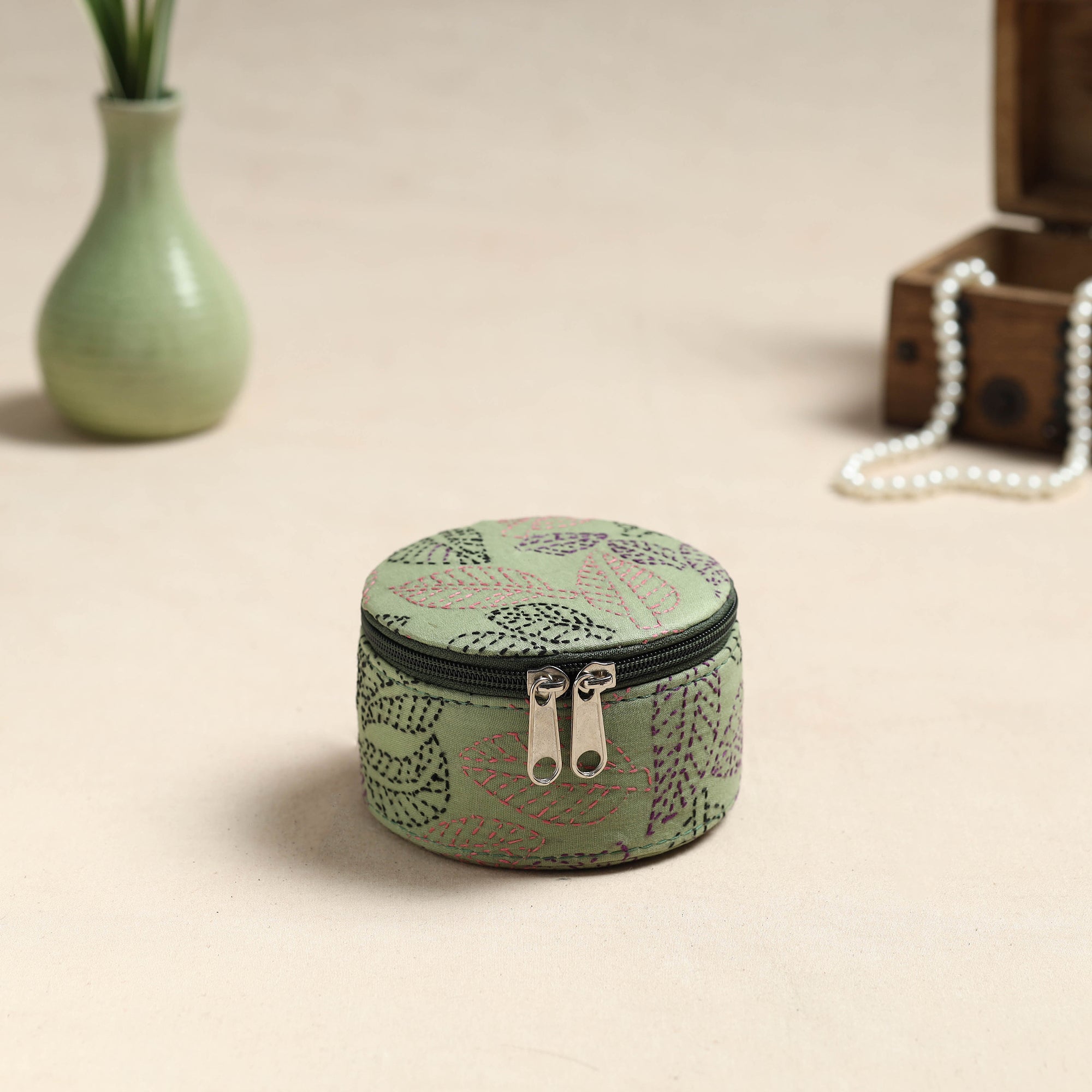 ASALKAAR Bengal Kantha Work Handcrafted Round Utility Box