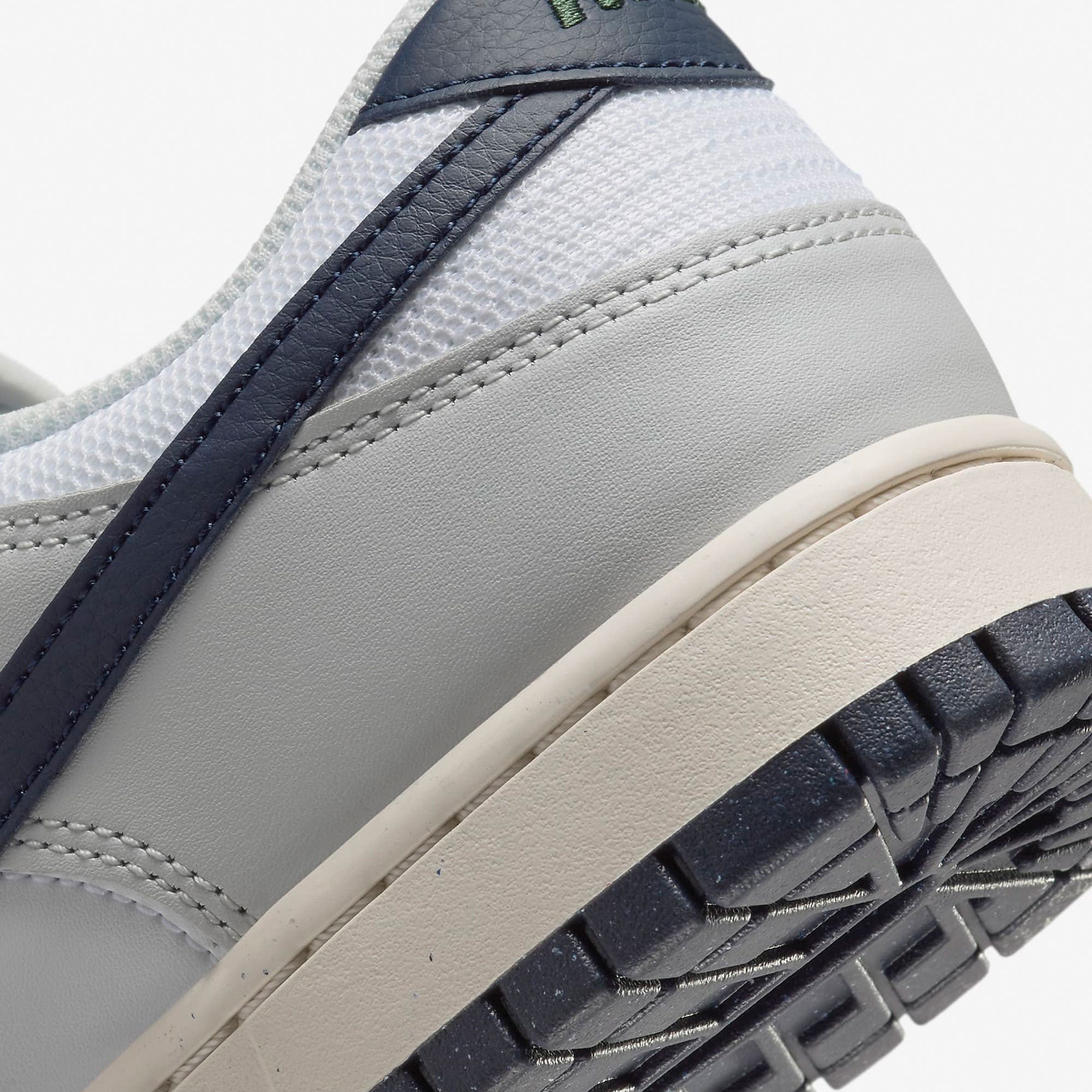 Nike | DUNK LOW { PHOTON DUST/OBSIDIAN-WHITE-PHANTOM - view 7