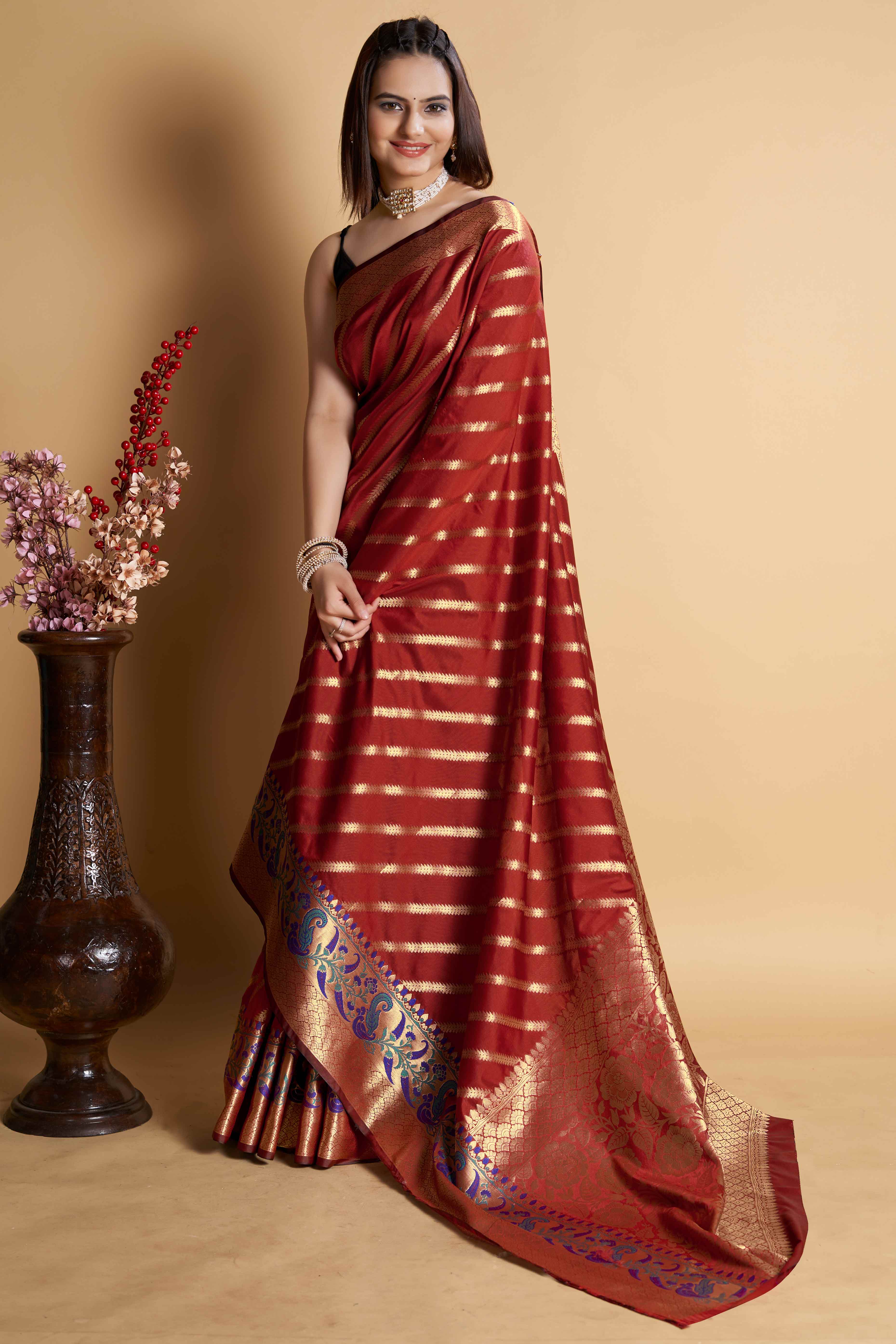 Peachmode Maroon Zari Weaving Banarasi Silk Saree - view 3