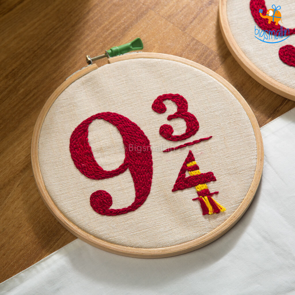 Hoop-Broideries Harry Potter 9 3/4 Embroidery Hoop Art