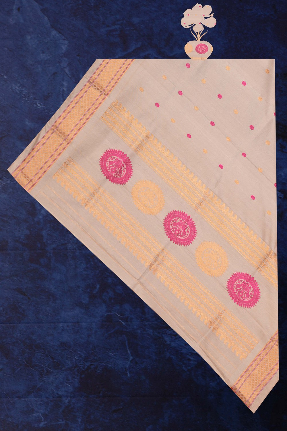 Kalanjali Gadwal Silk Grey Dupatta