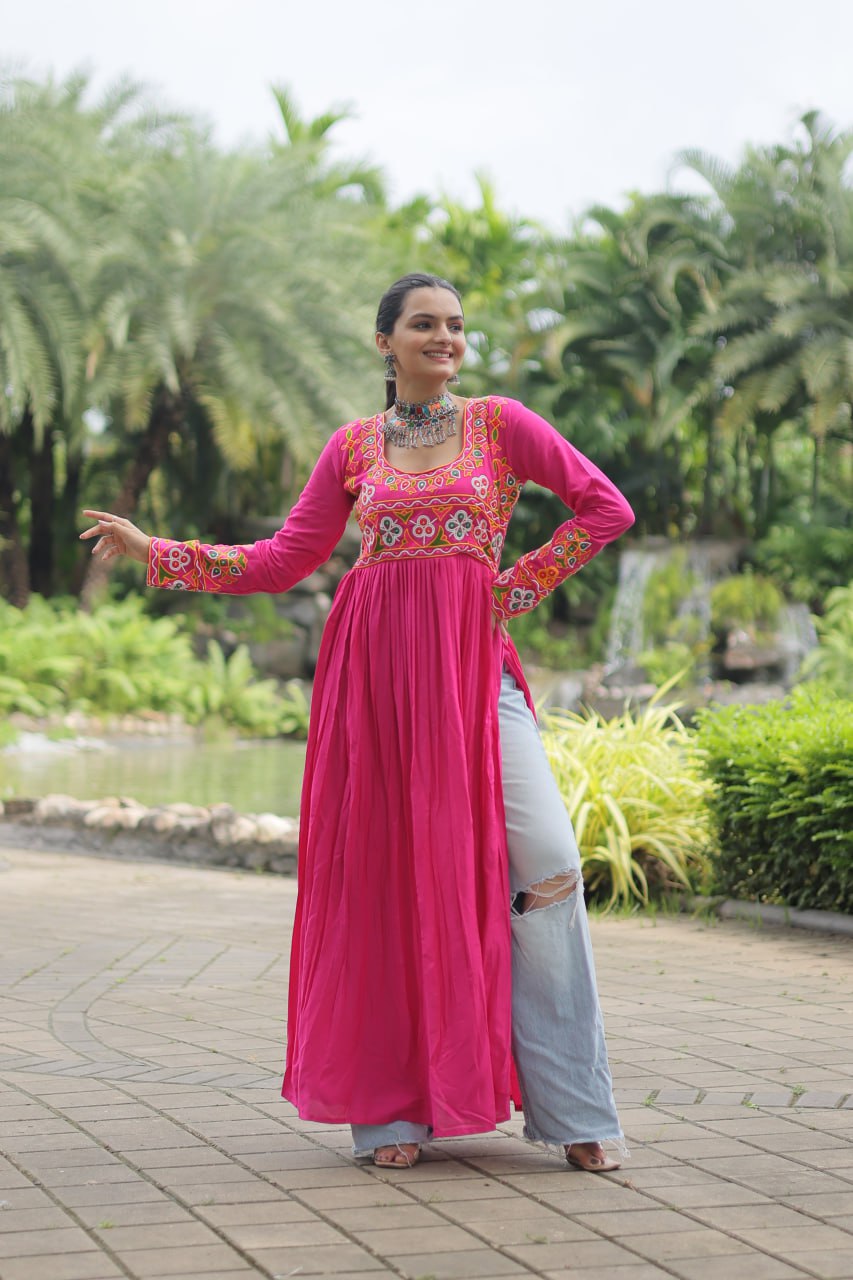 ClothsVilla Magenta Designer Printed Kurti – Women's