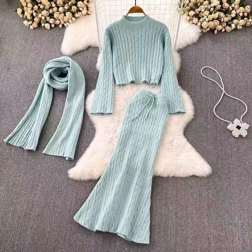 Alamode By Akanksha Sal Luxe Winter Coord Set with Scarf