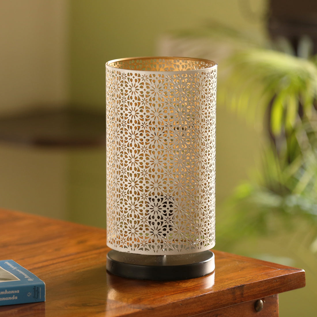 EXCLUSIVELANE 'Moroccan Shimmer' Hand Etched Iron Table Lamp (12 Inch, White)