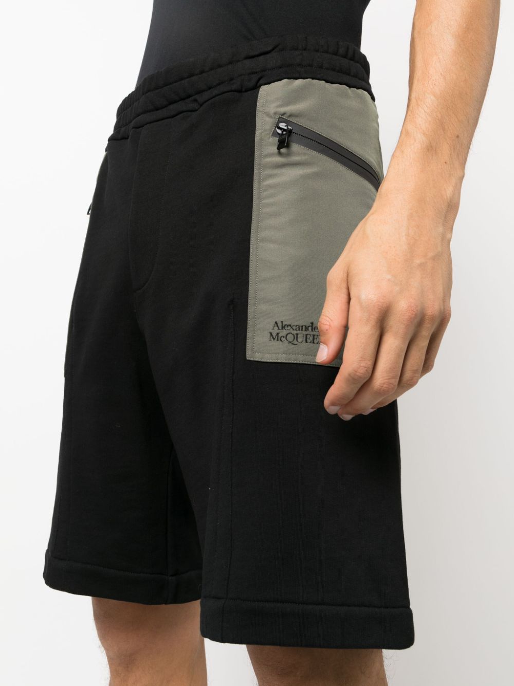 Alexander McQueen two-tone Elasticated Track Shorts - view 2