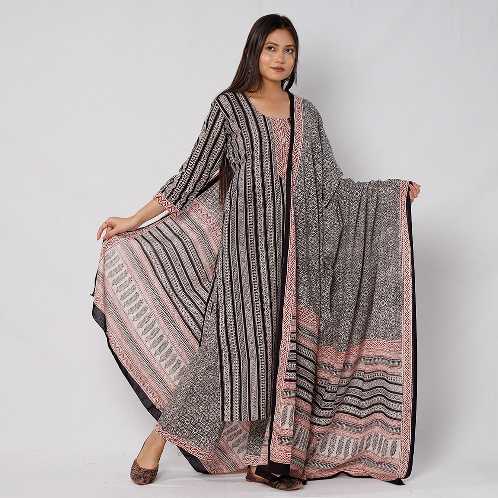 Palazzo dupatta set – ITOKRI CASUALS Black - Bagh Block Printed Cotton Kurta with Palazzo & Dupatta Set 15