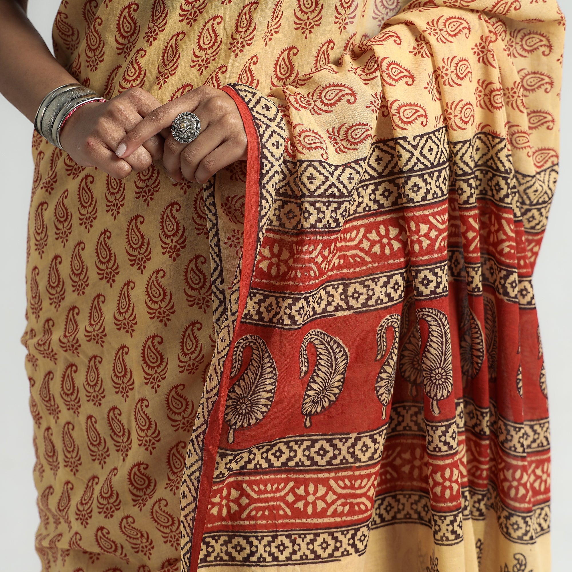 BAGH PRINTS BY YAKOOB KHATRI Beige - Bagh Hand Block Printed Cotton Saree - view 5
