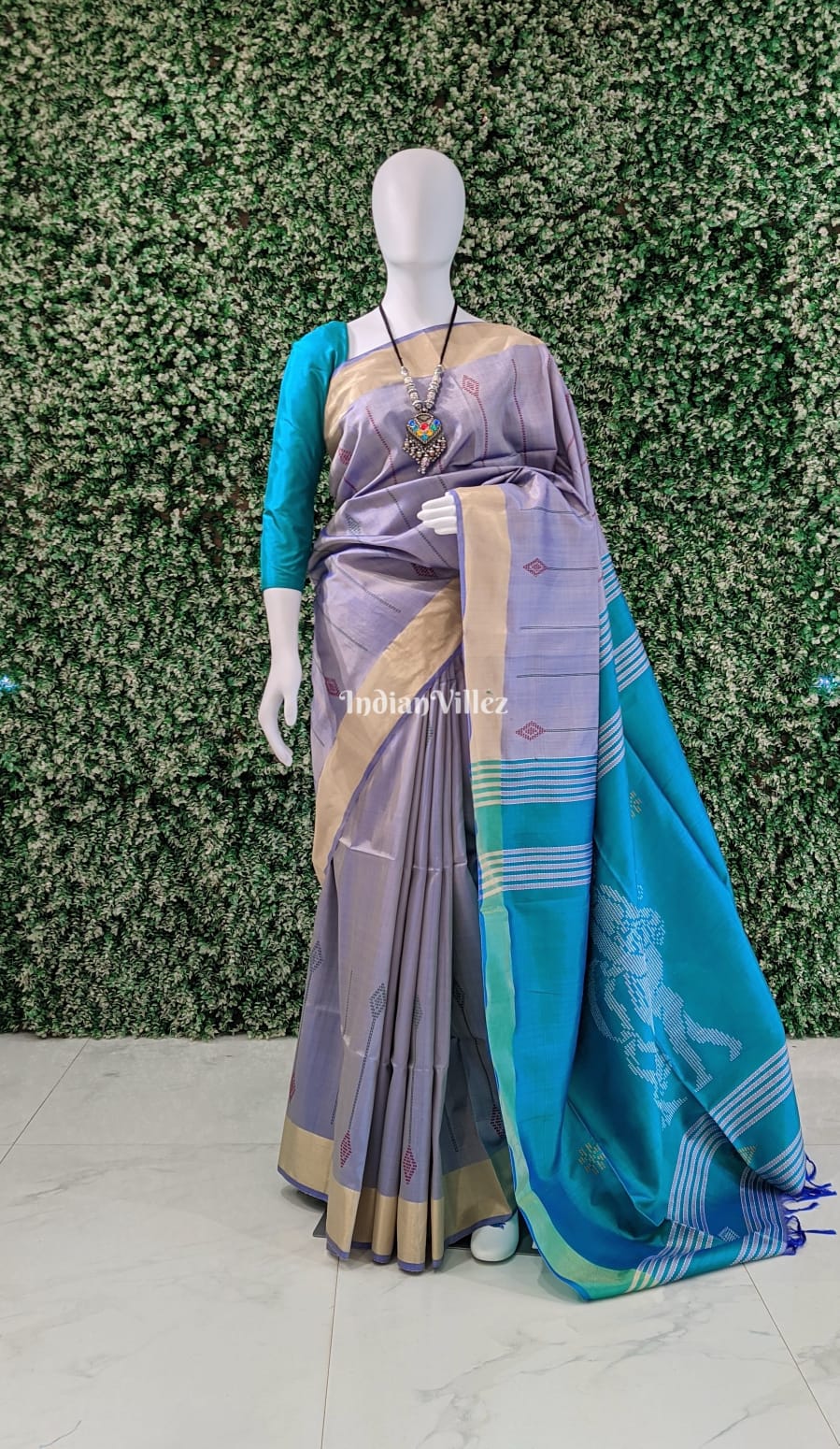 IndianVillèz Dodger & Columbia Blue Color Handloom Soft Silk Saree