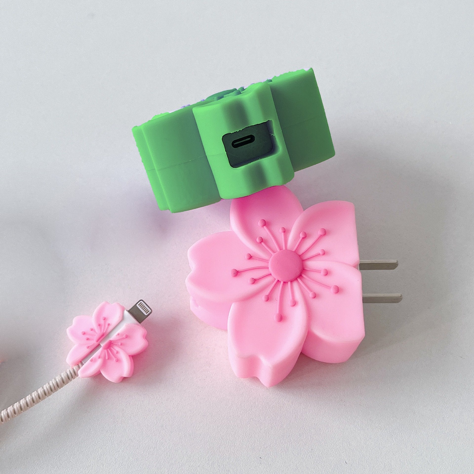 Peeperly Stylized Lush Bloom Charger Protector Kit - view 8
