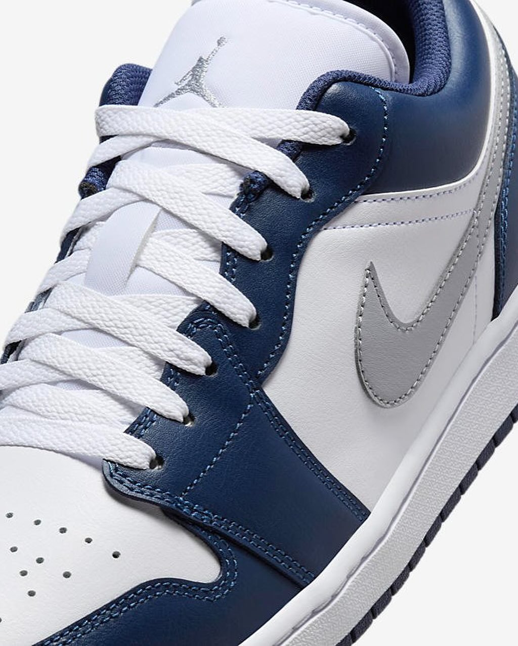 Air Jordan 1 Low Midnight Navy Wolf - view 2