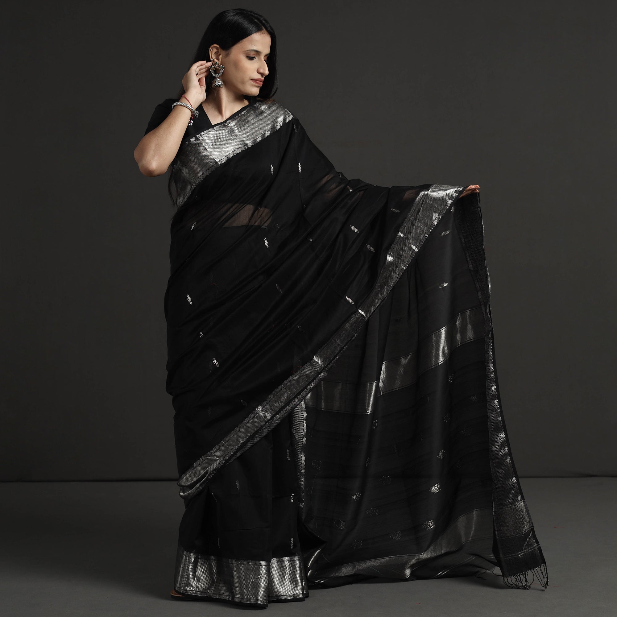 ITOKRI CRAFTS INITIATIVE Black - Traditional Handloom Zari Buta Maheshwari Silk Cotton Saree - view 2