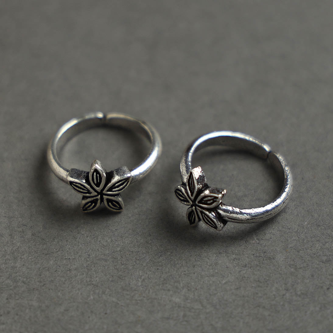 WHITE RIVER STORIES Antique Finish Oxidised White Metal Toe Ring 22 - view 2