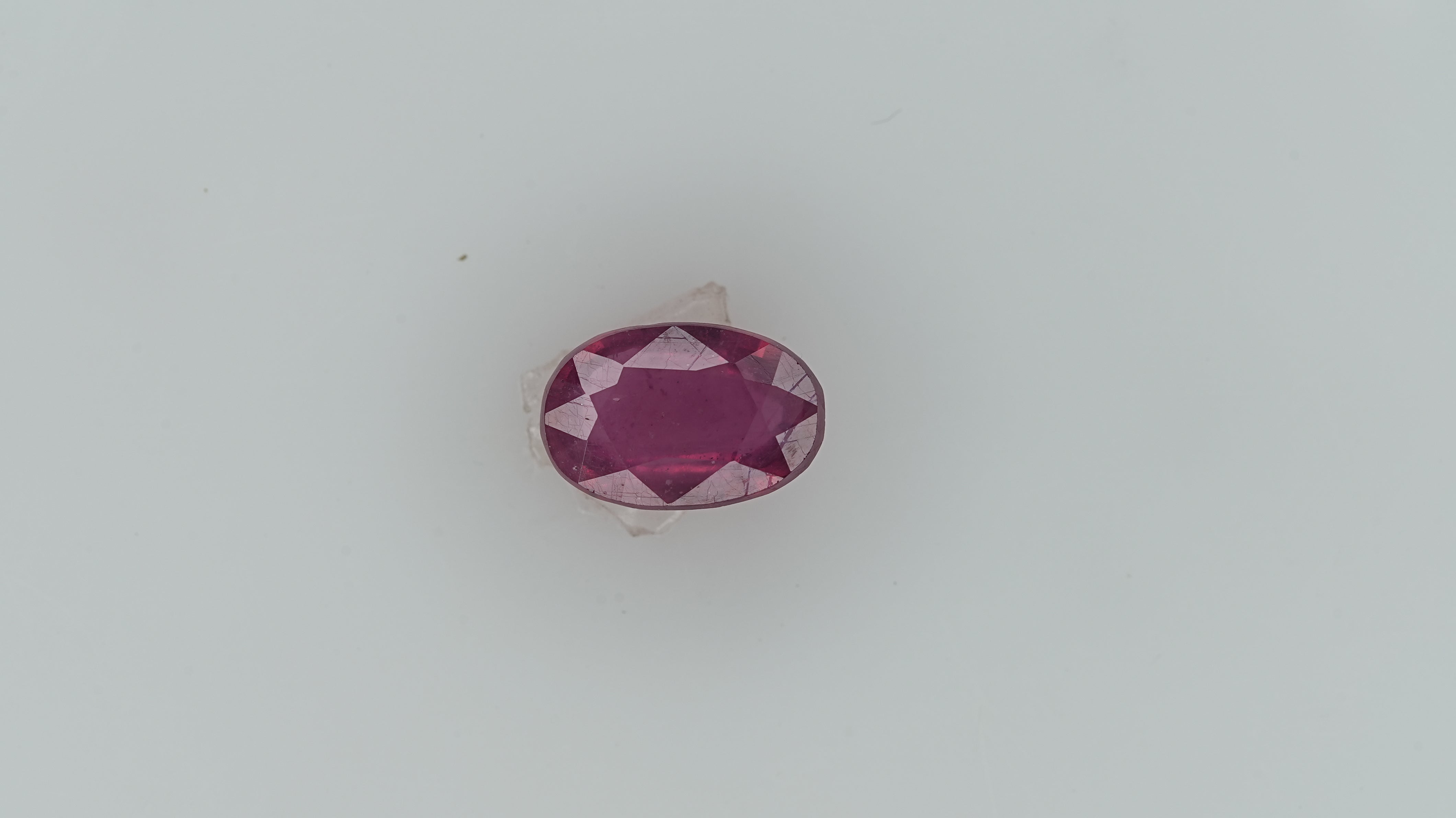 Gemsmantra Ruby - 4.04 Carats (4.444 Ratti)