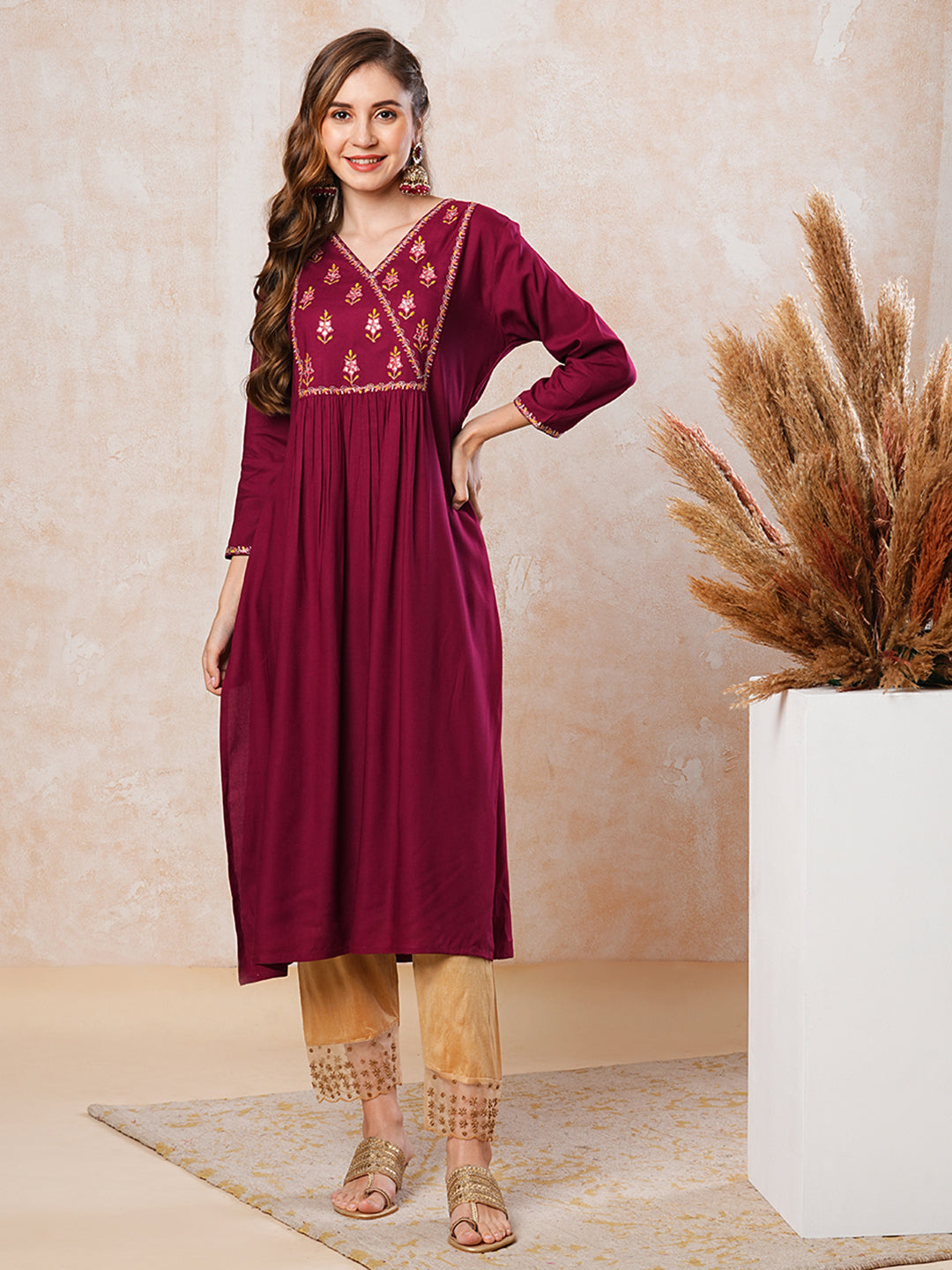 Fashor Ethnic Embroidered Solid Straight Fit Kurta - Maroon