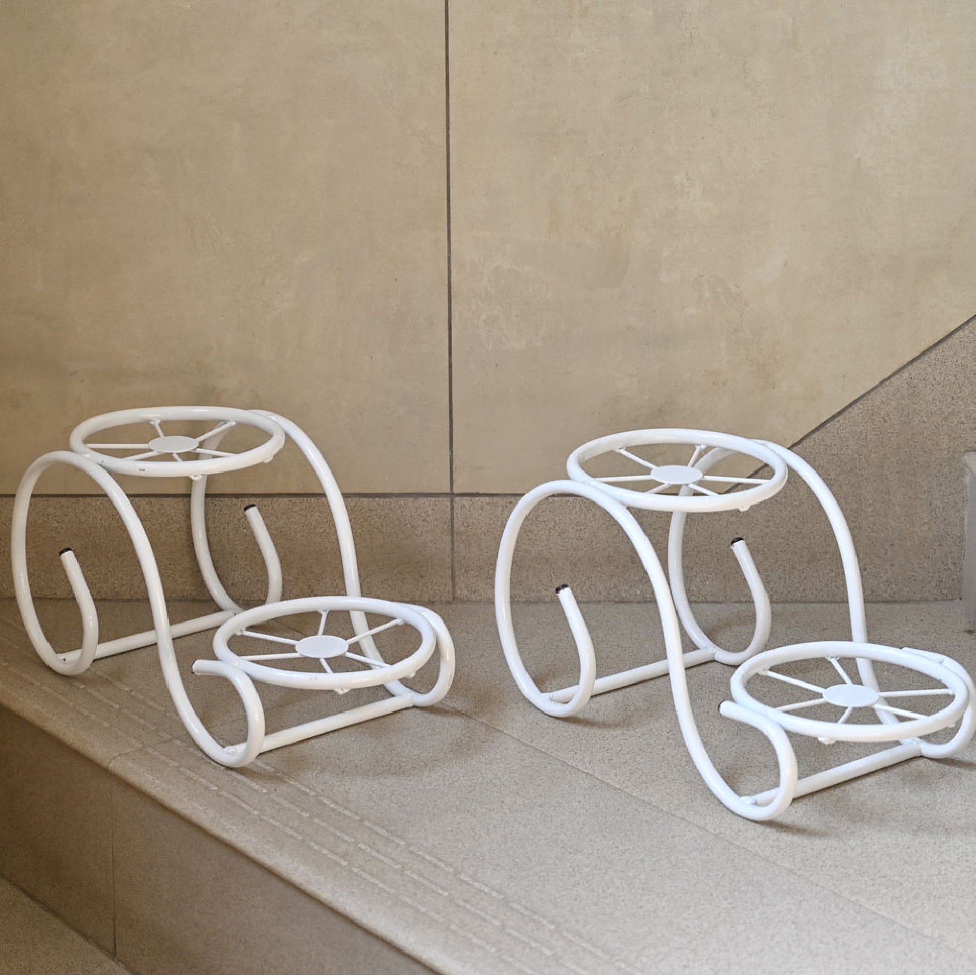 Ugaoo Swirl Decorative Plant stand- Set of 2- White