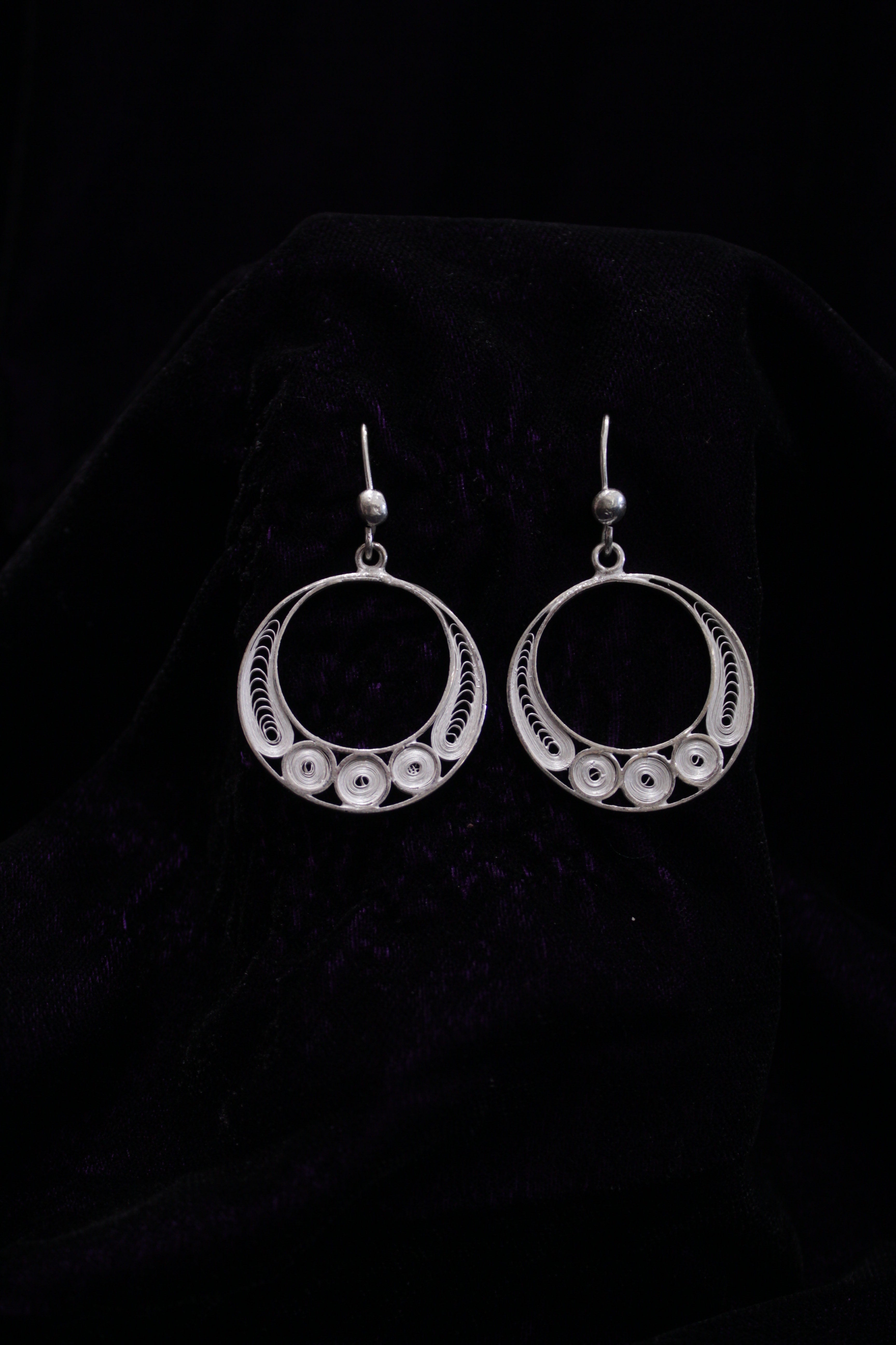 Indianvillez Round Shape Silver Filigree Earring - view 2