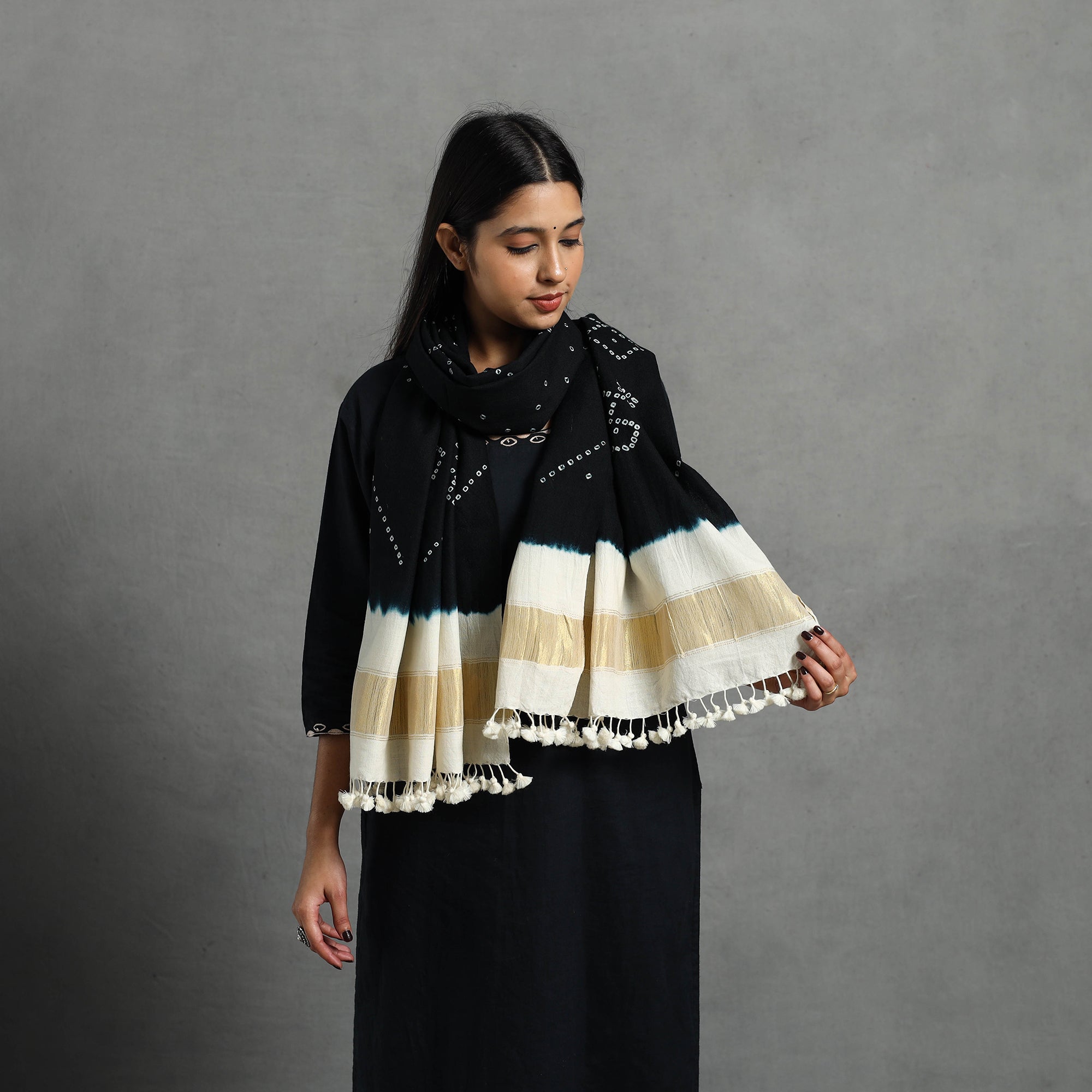 VANKAR BHIMJI KANJI Black - Kutch Handwoven Merino Wool Bandhani Stole with Zari 16 - view 2